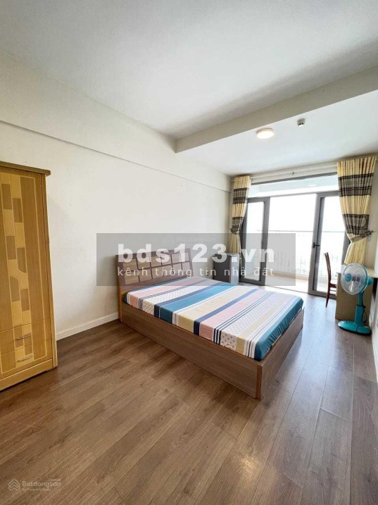 Phòng master đẹp có ban công trong chung cư Lux garden 370 Nguyễn Văn Quỳ Q.7