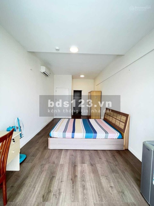 Phòng master đẹp có ban công trong chung cư Lux garden 370 Nguyễn Văn Quỳ Q.7