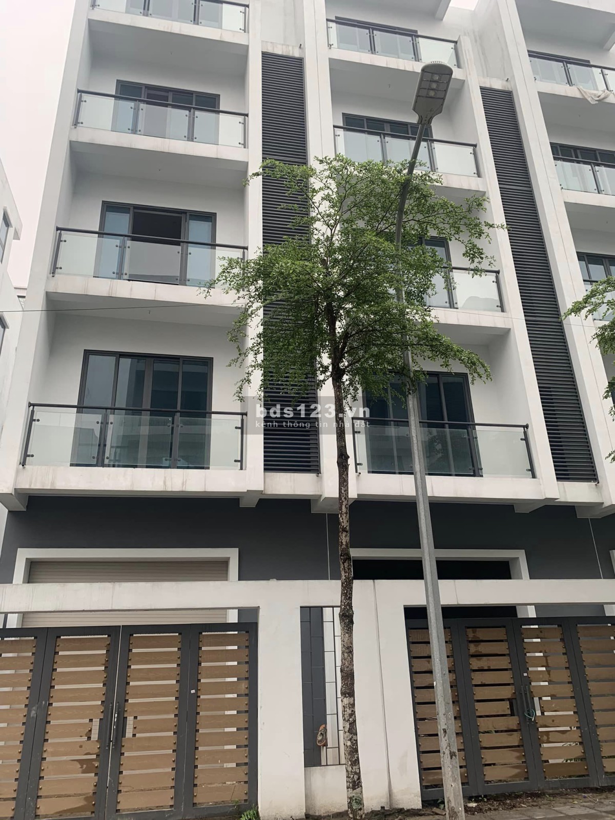 Bán liền kế mặt đường Hoàng Quốc Việt kéo dài - Cạnh Goldmarrk City 136 Hồ Tùng Mậu Hà Nội