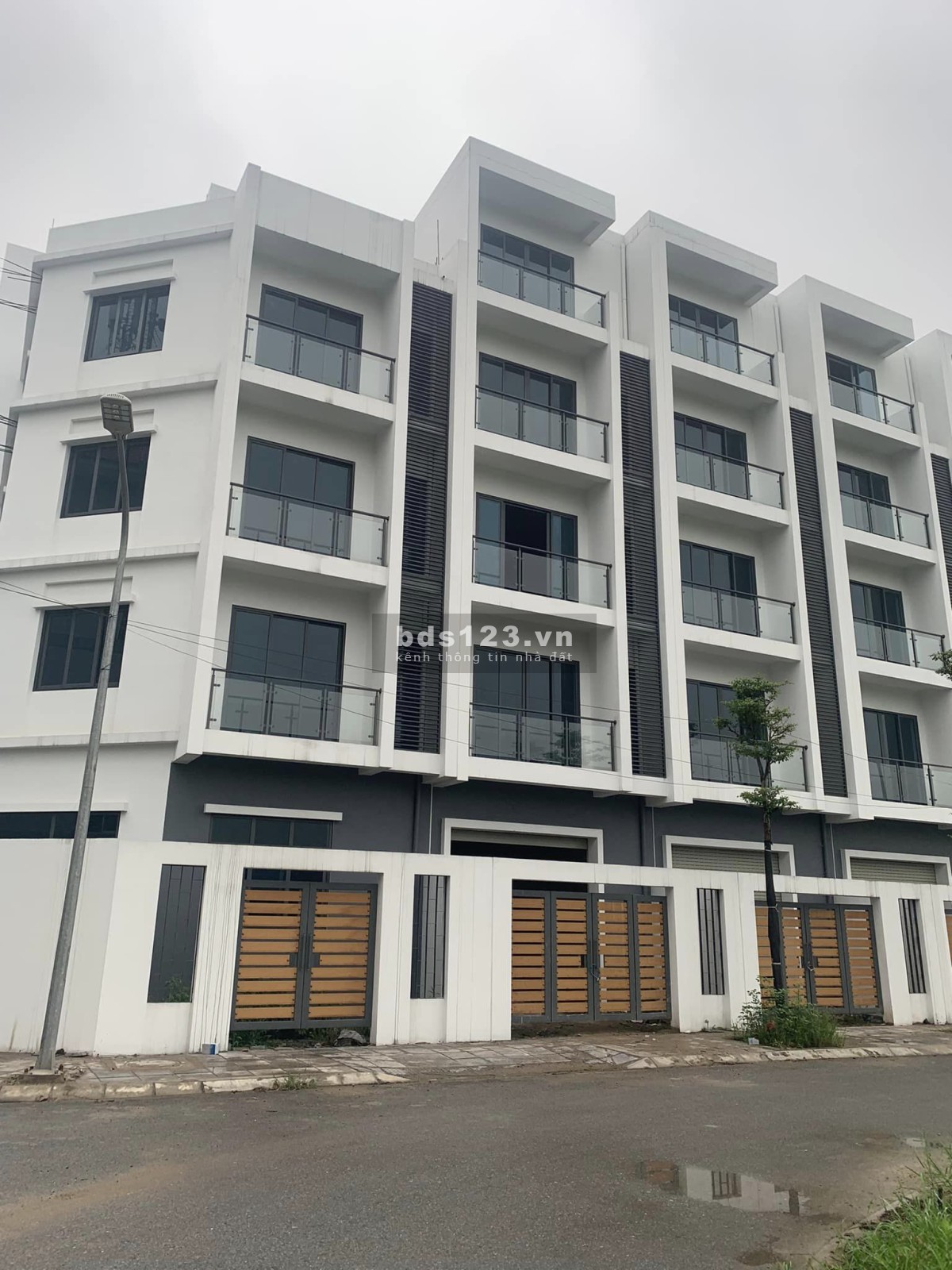 Bán liền kế mặt đường Hoàng Quốc Việt kéo dài - Cạnh Goldmarrk City 136 Hồ Tùng Mậu Hà Nội