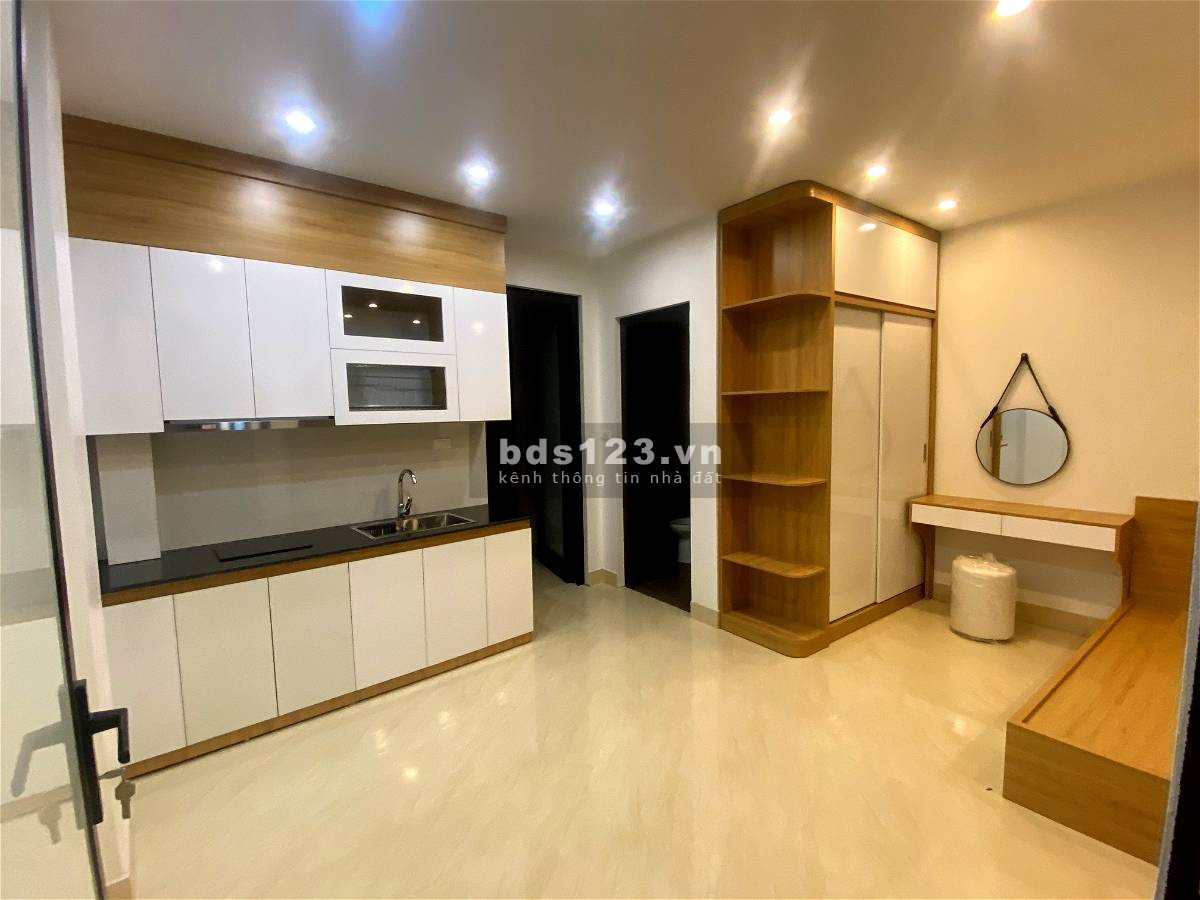 Gia đình tôi cần bán căn nhà tại Phố Trịnh Công Sơn, Tây Hồ 60m² x 7 tầng MT 4,7m, giá bán 12,5 tỷ