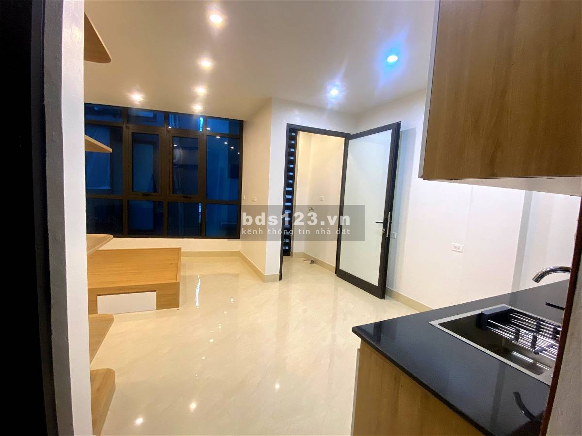 Gia đình tôi cần bán căn nhà tại Phố Trịnh Công Sơn, Tây Hồ 60m² x 7 tầng MT 4,7m, giá bán 12,5 tỷ