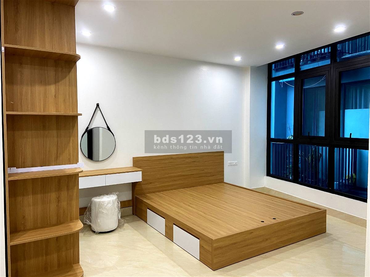 Gia đình tôi cần bán căn nhà tại Phố Trịnh Công Sơn, Tây Hồ 60m² x 7 tầng MT 4,7m, giá bán 12,5 tỷ