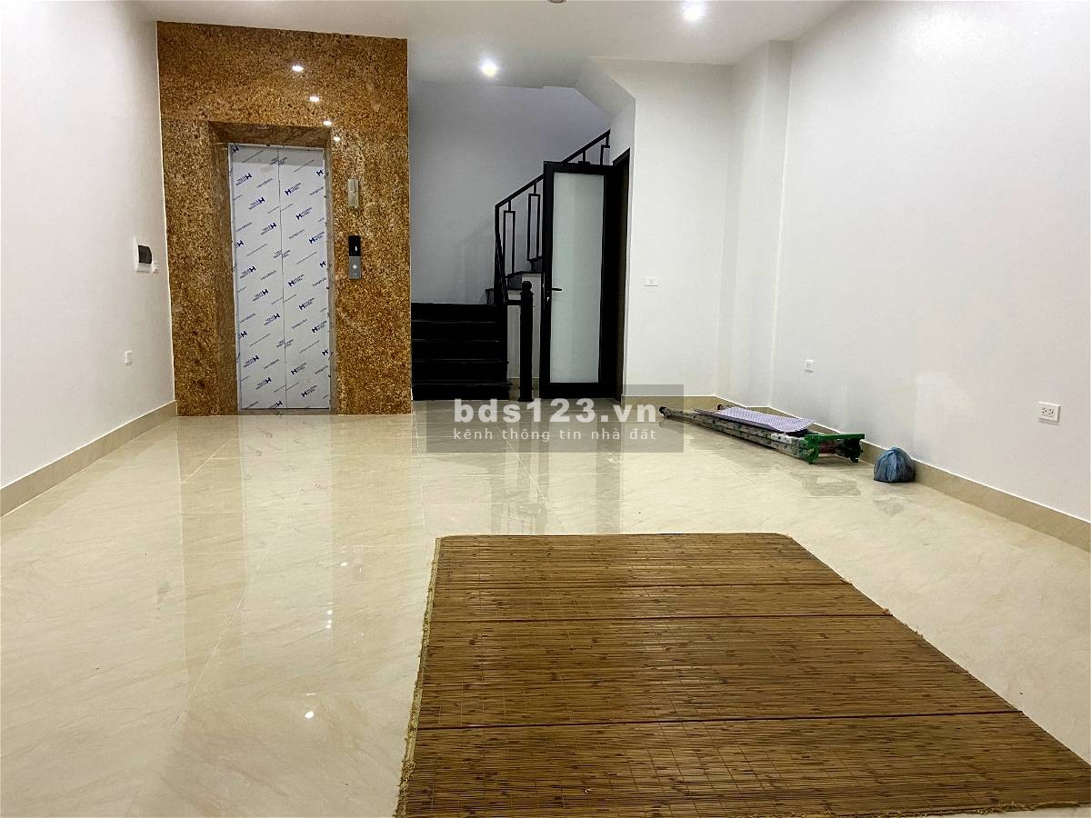 Gia đình tôi cần bán căn nhà tại Phố Trịnh Công Sơn, Tây Hồ 60m² x 7 tầng MT 4,7m, giá bán 12,5 tỷ