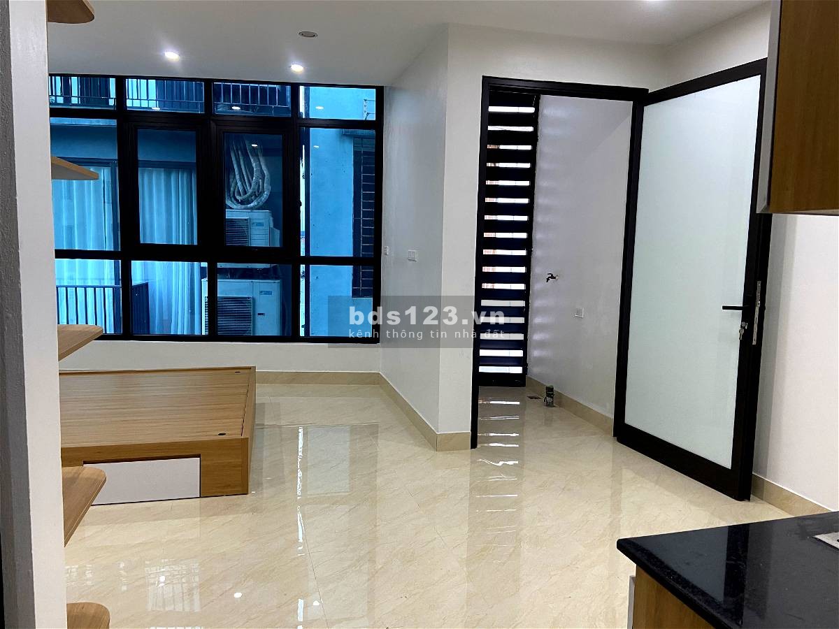 Gia đình tôi cần bán căn nhà tại Phố Trịnh Công Sơn, Tây Hồ 60m² x 7 tầng MT 4,7m, giá bán 12,5 tỷ
