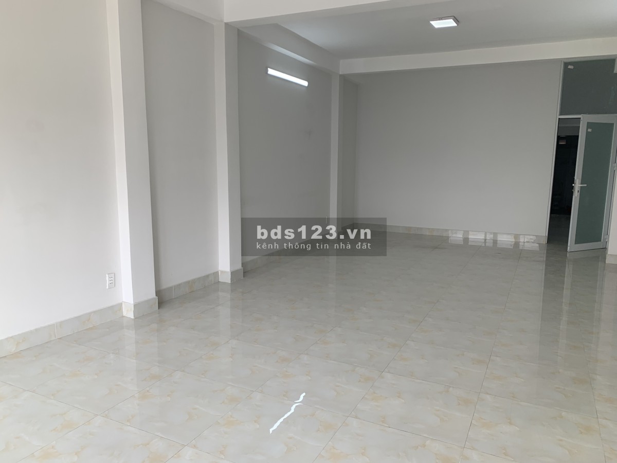 Cho thuê mặt bằng tần 3 đường Lạc Long Quân để làm văn phòng