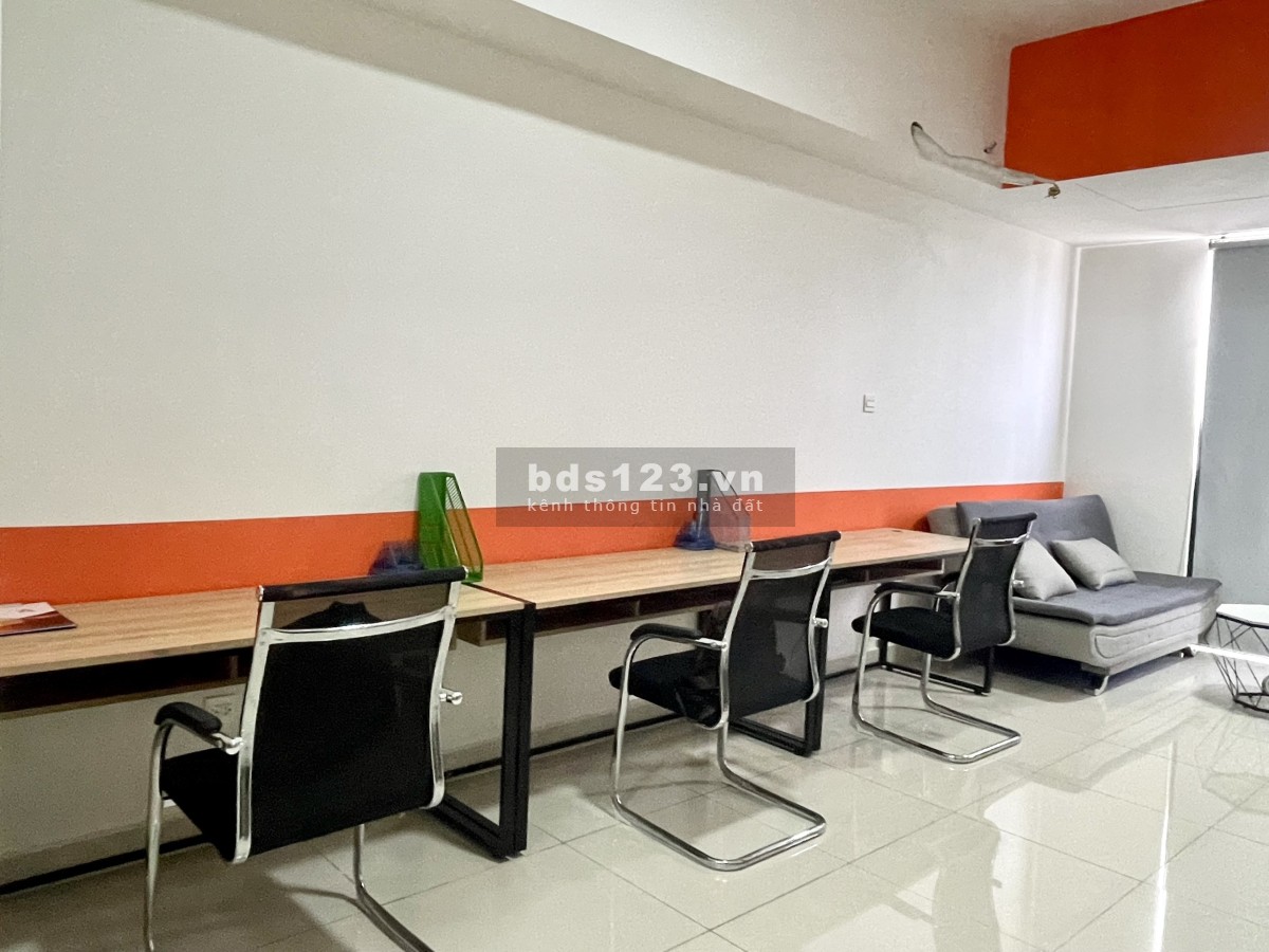 Cho thuê văn phòng đầy đủ nội thất bàn ghế + sofa - căn góc riêng biệt yên tĩnh