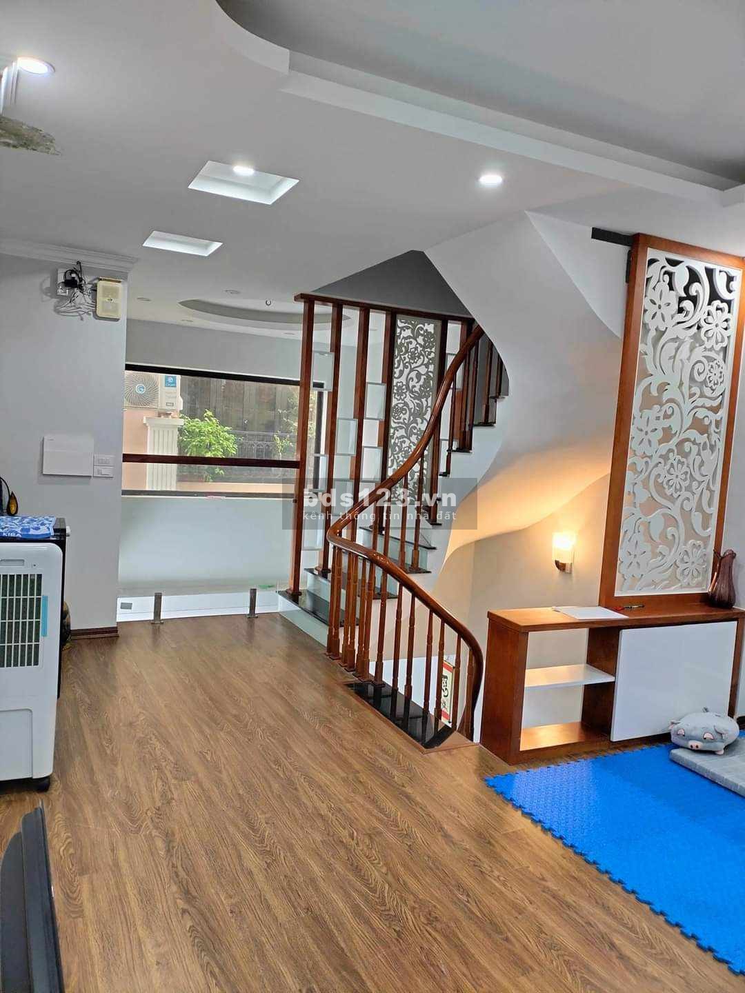 Bán nhà Từ Liêm, nhà 5 tầng, lô góc 2 thoáng - Có khu để xe riêng biệt hoàn toàn
