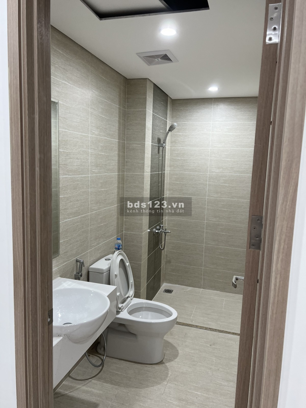 Bán gấp 2N+1,2WC full nội thất 63m 2 tyr690 Vinhomes Smart City