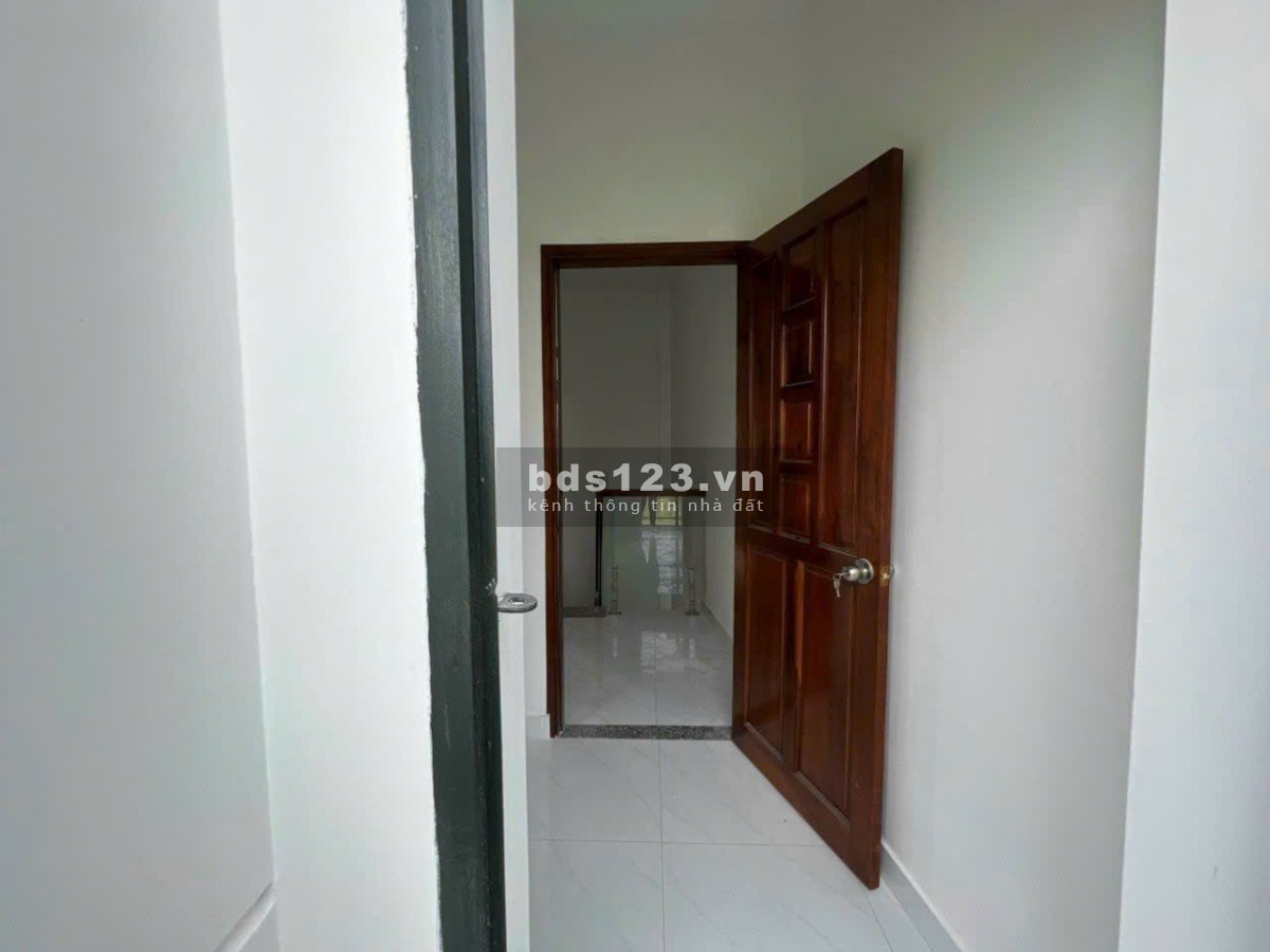 Cần bán gấp nhà 1 lầu 3 phòng ngủ chỉ 1.2 tỷ gần Nguyễn Văn Bứa, Hóc Môn