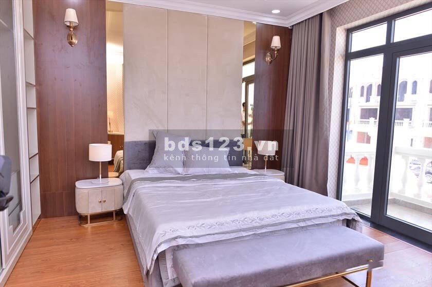 Chủ kẹt tiền mua xe ô tô nên bán rẻ lại căn nhà phố tại Thăng Long Central City