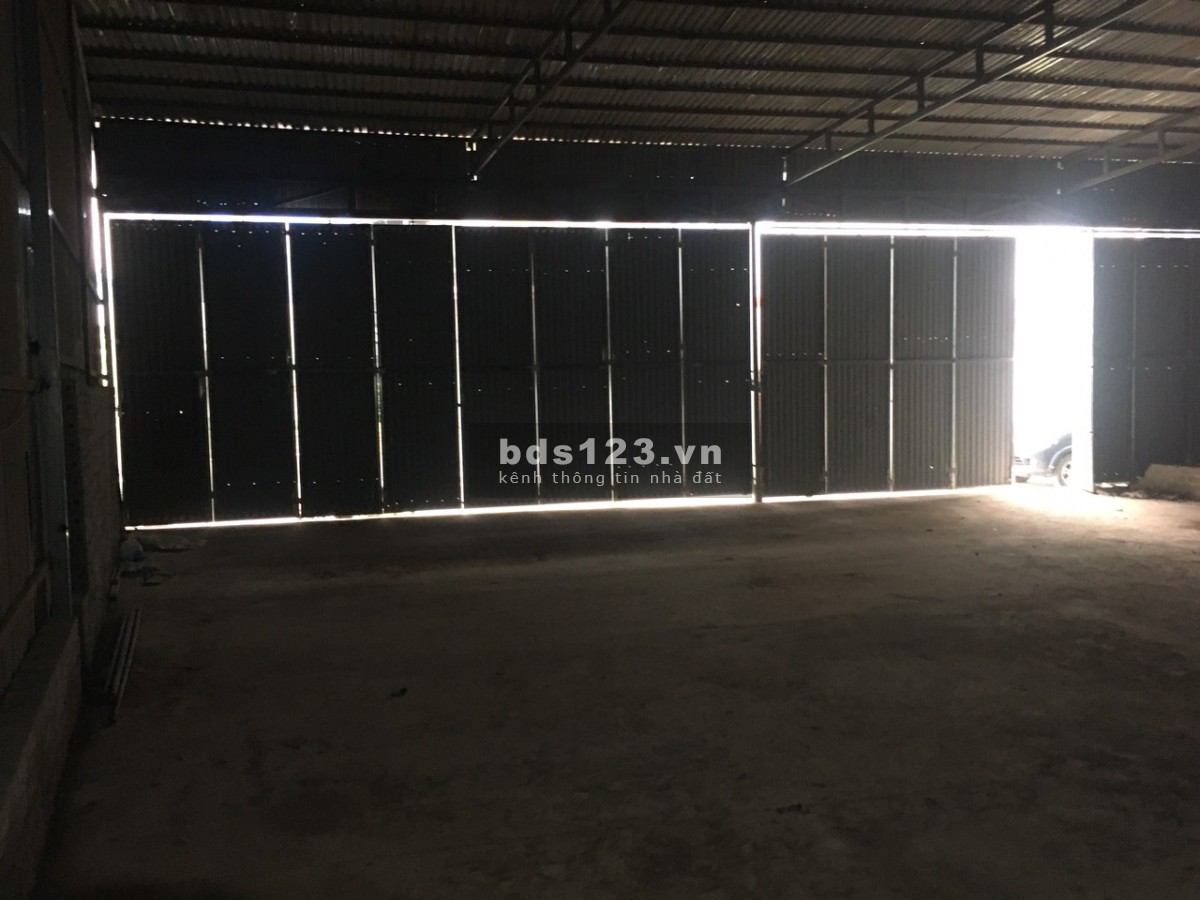 Cho thuê Nhà xưởng giá rẻ: DT 300m ; mặt tiền 18m tại thị trấn Thường Tín- Hà Nội