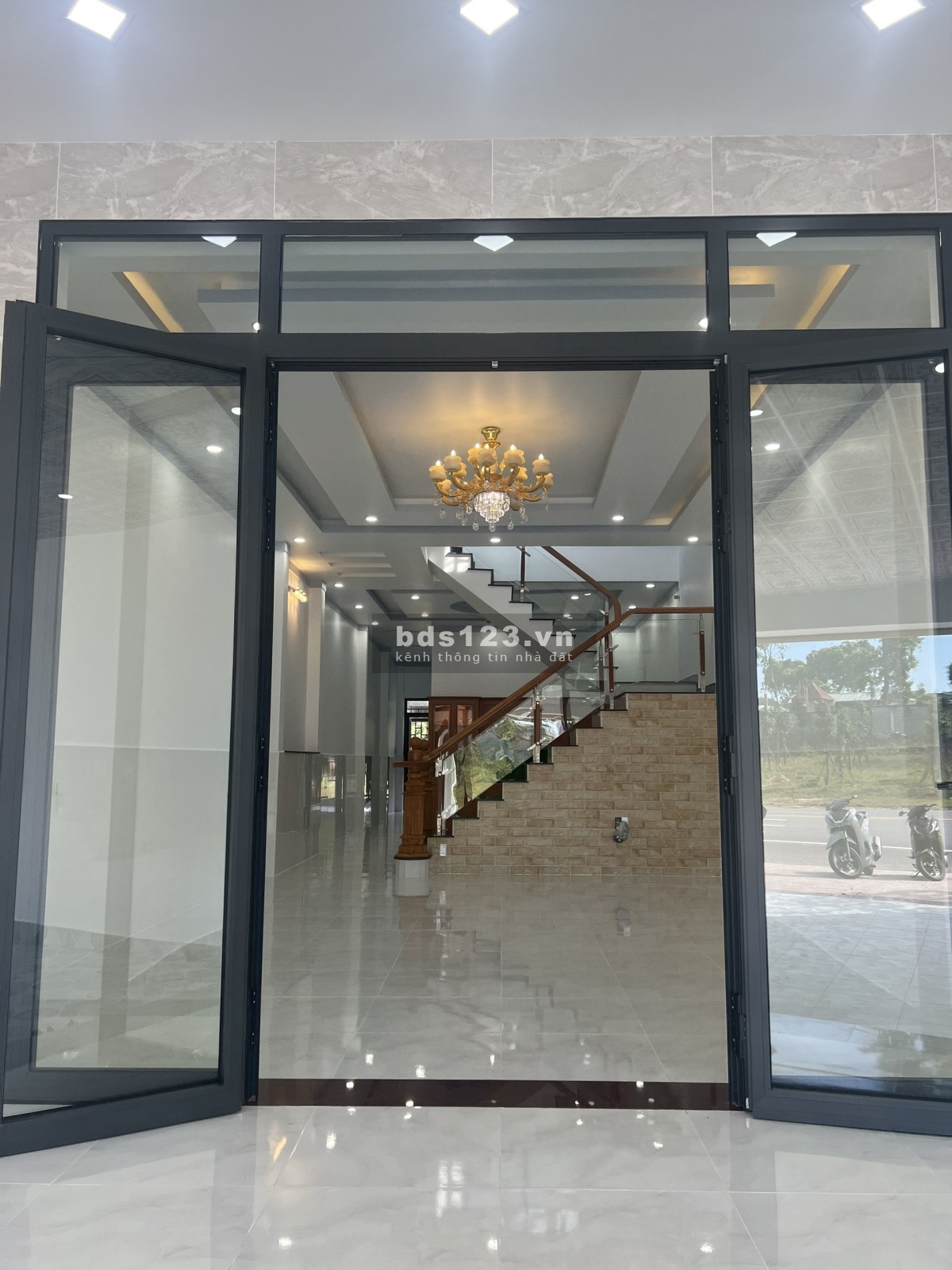Bán nhà 1 trệt 1 lầu mới xây kiên cố, mặt tiền buôn bán đường nhựa Nk13( 35m) , Bến Cát , Bình Dương