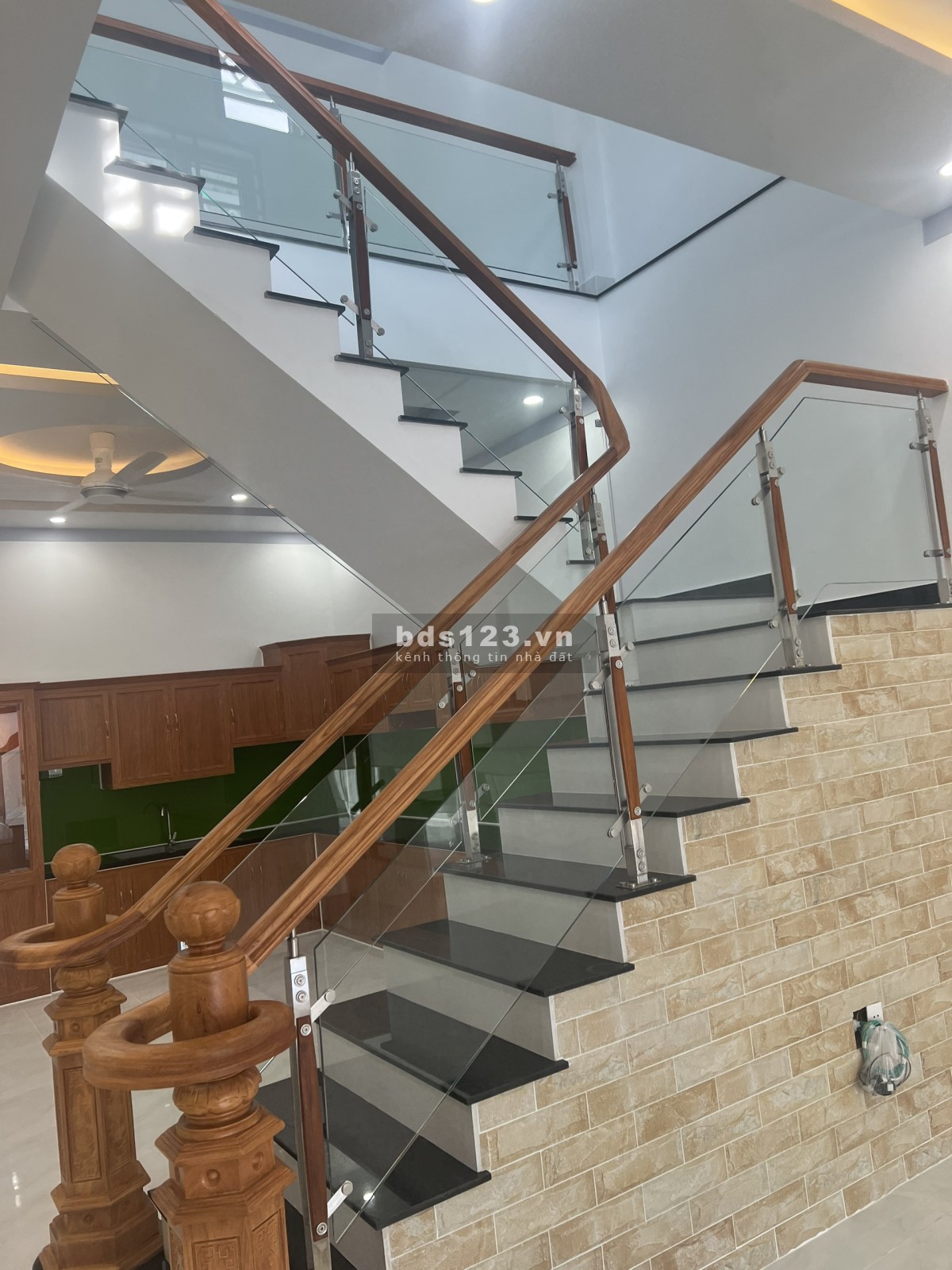 Bán nhà 1 trệt 1 lầu mới xây kiên cố, mặt tiền buôn bán đường nhựa Nk13( 35m) , Bến Cát , Bình Dương