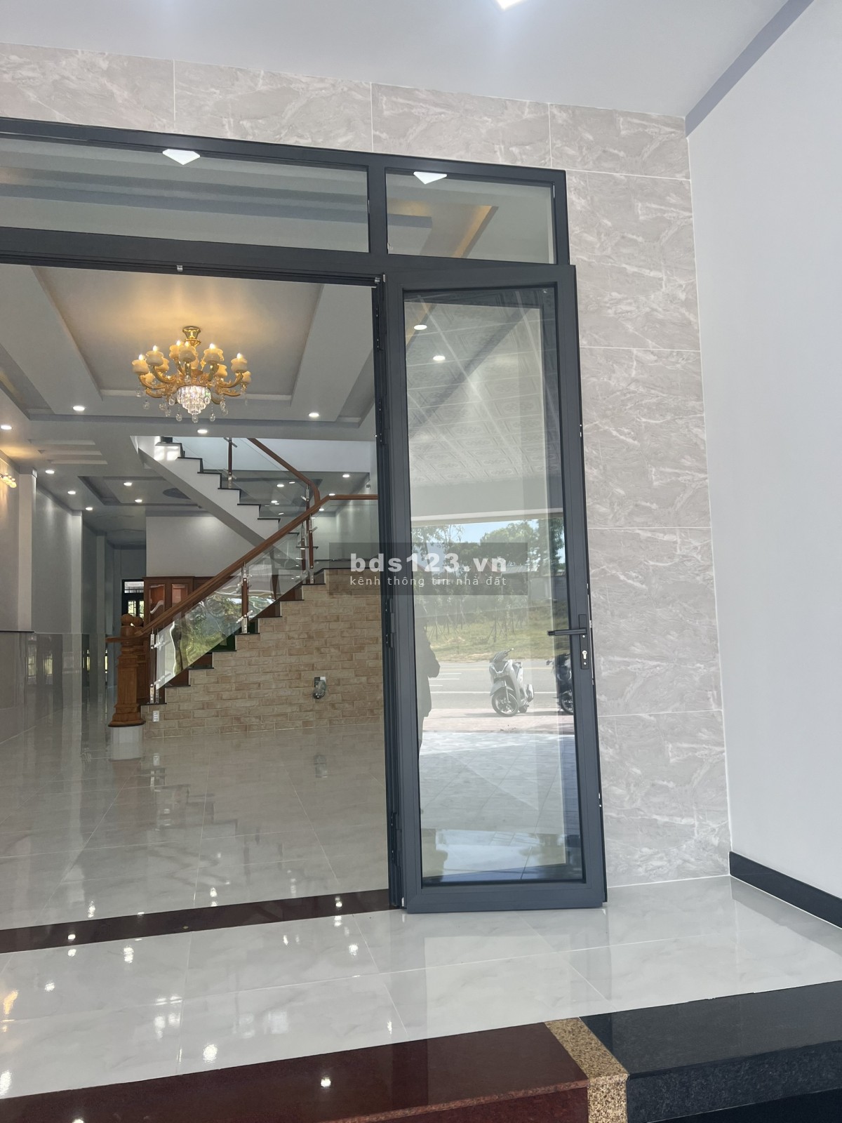 Bán nhà 1 trệt 1 lầu mới xây kiên cố, mặt tiền buôn bán đường nhựa Nk13( 35m) , Bến Cát , Bình Dương