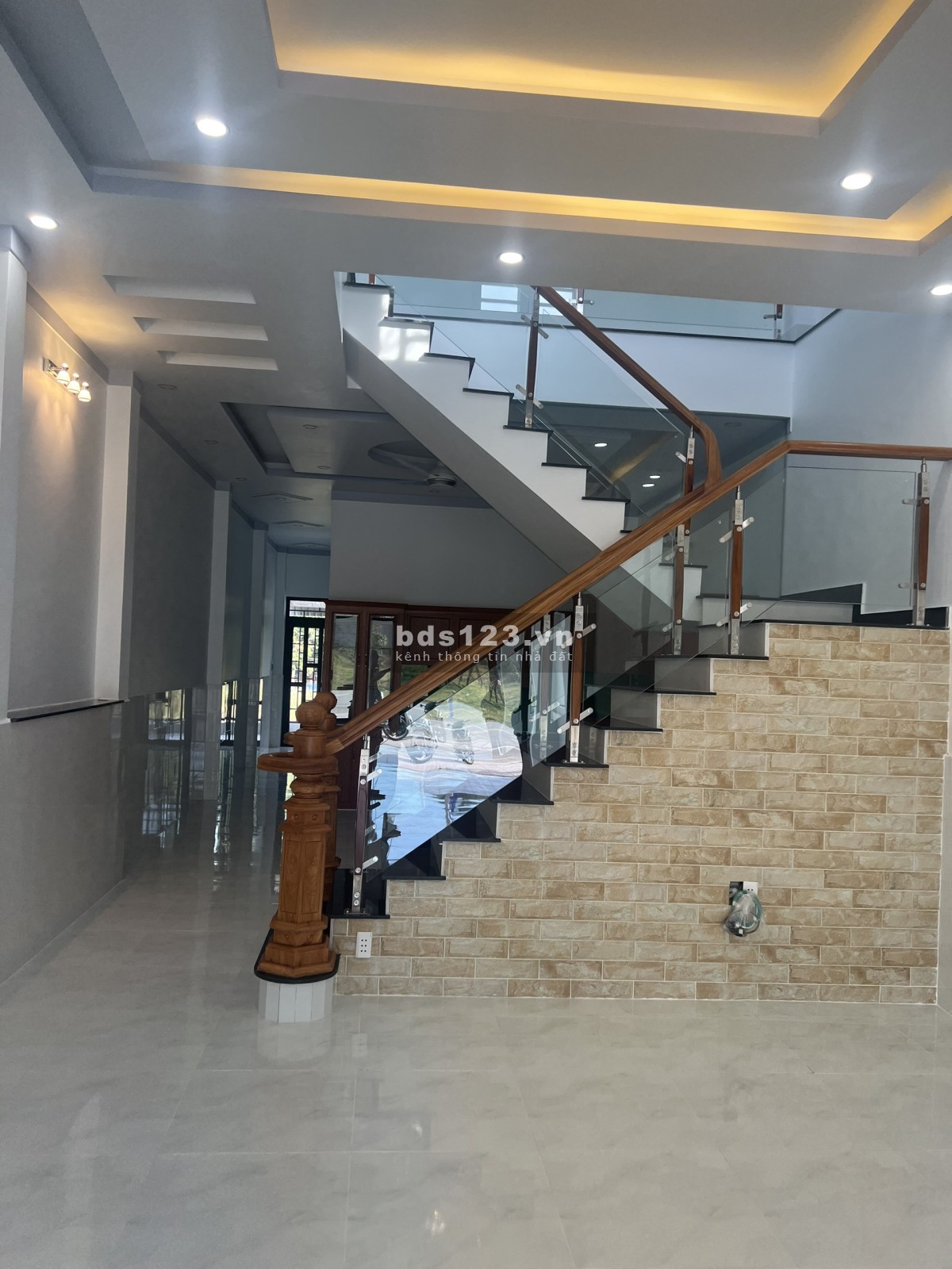 Bán nhà 1 trệt 1 lầu mới xây kiên cố, mặt tiền buôn bán đường nhựa Nk13( 35m) , Bến Cát , Bình Dương