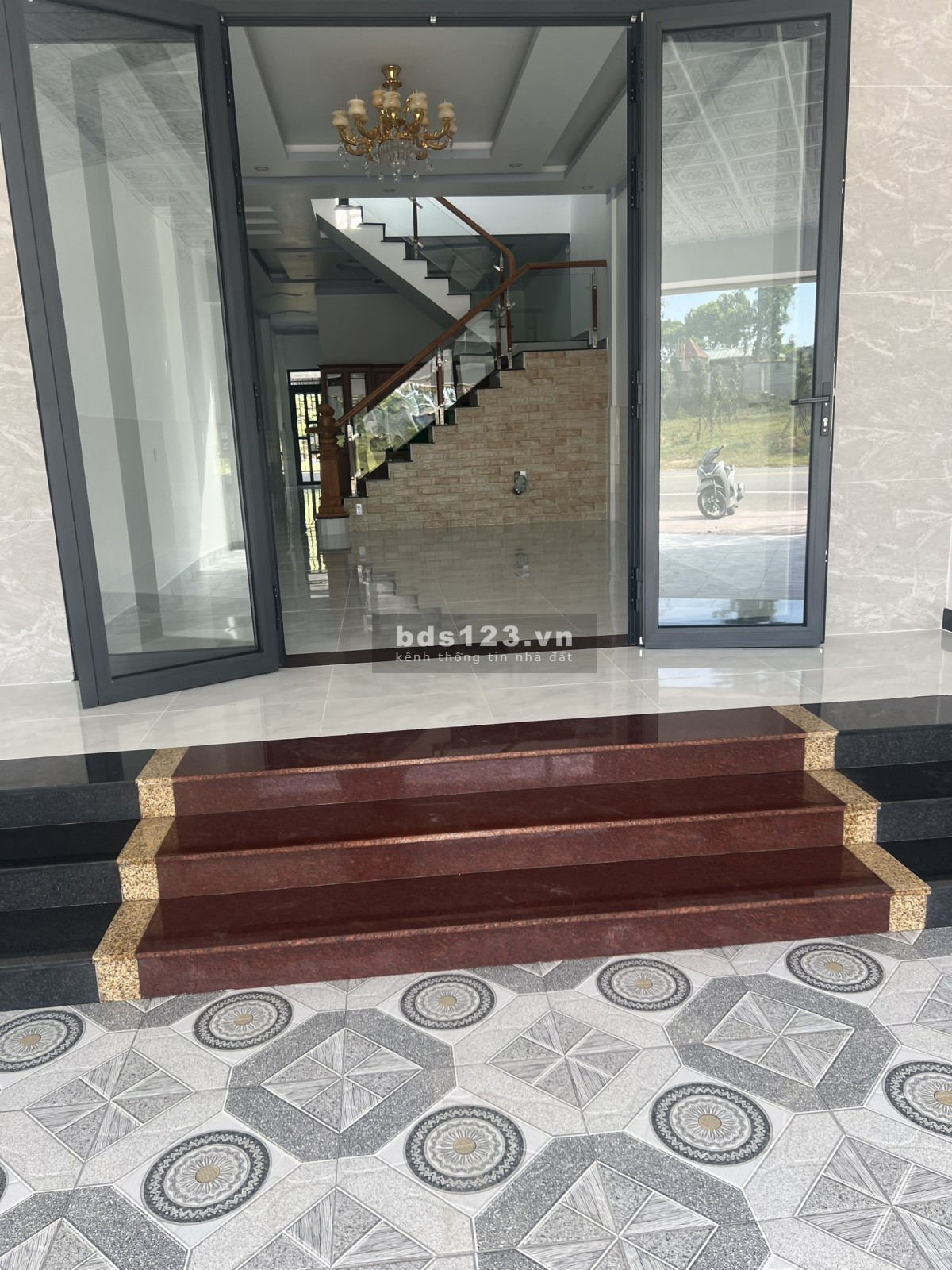 Bán nhà 1 trệt 1 lầu mới xây kiên cố, mặt tiền buôn bán đường nhựa Nk13( 35m) , Bến Cát , Bình Dương