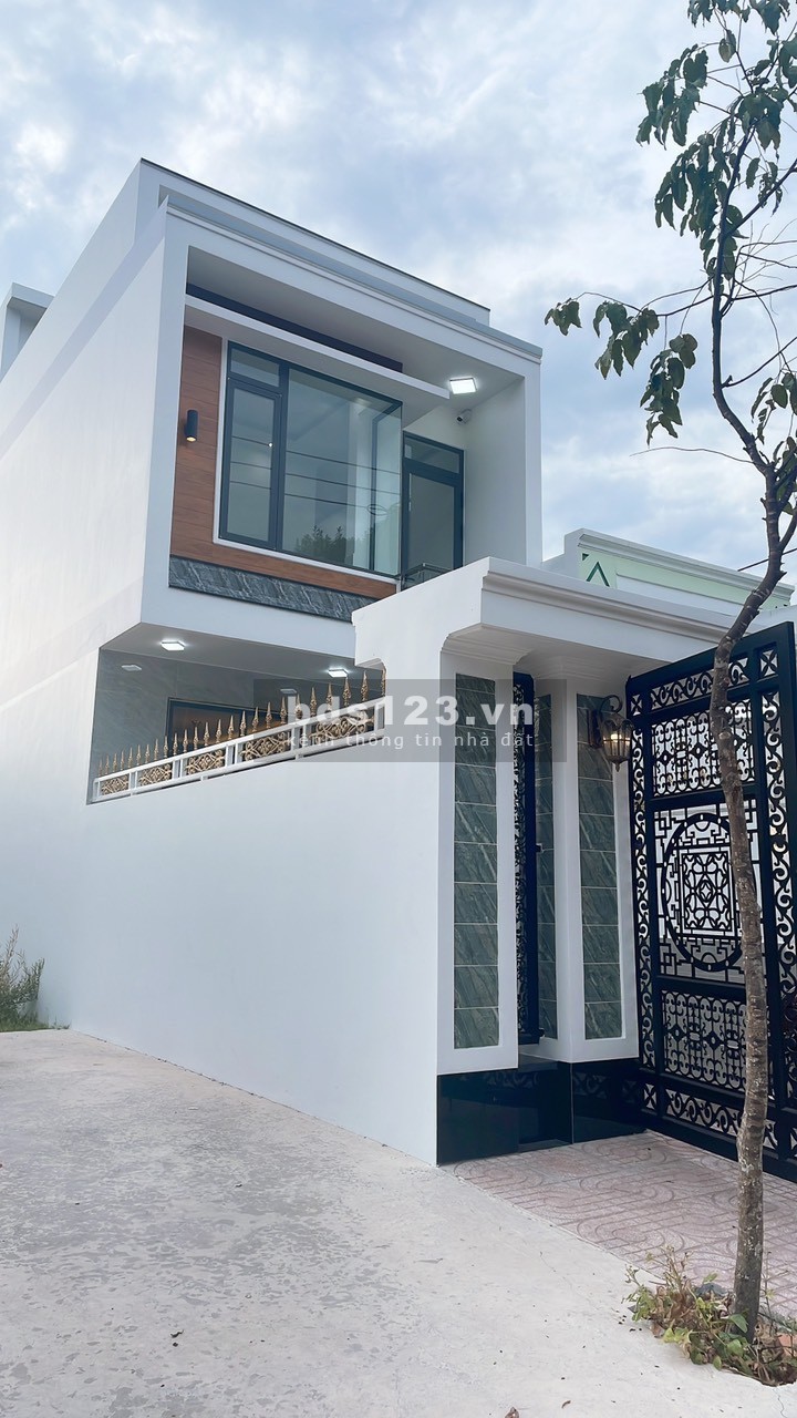 Em cần bán 10m 2 căn nhà mặt tiền đường Dk5a , Mỹ Phước 3, Bến Cát , Bình Dương