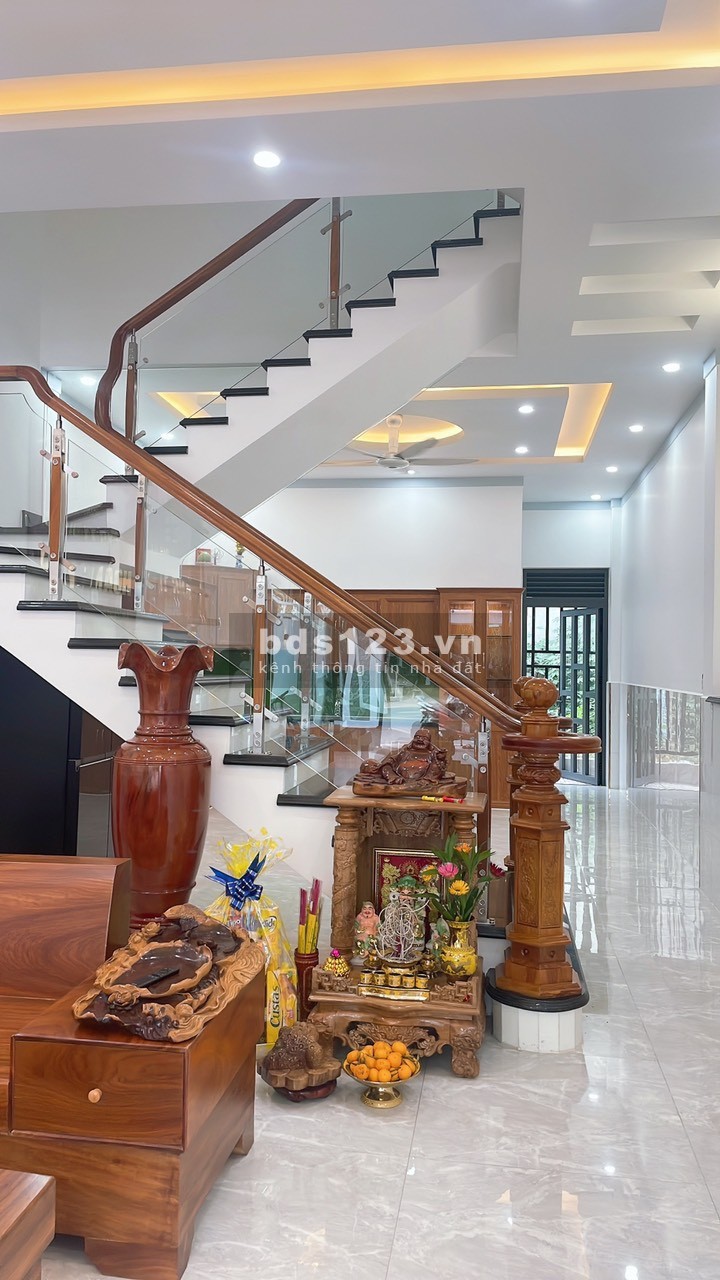 Em cần bán 10m 2 căn nhà mặt tiền đường Dk5a , Mỹ Phước 3, Bến Cát , Bình Dương