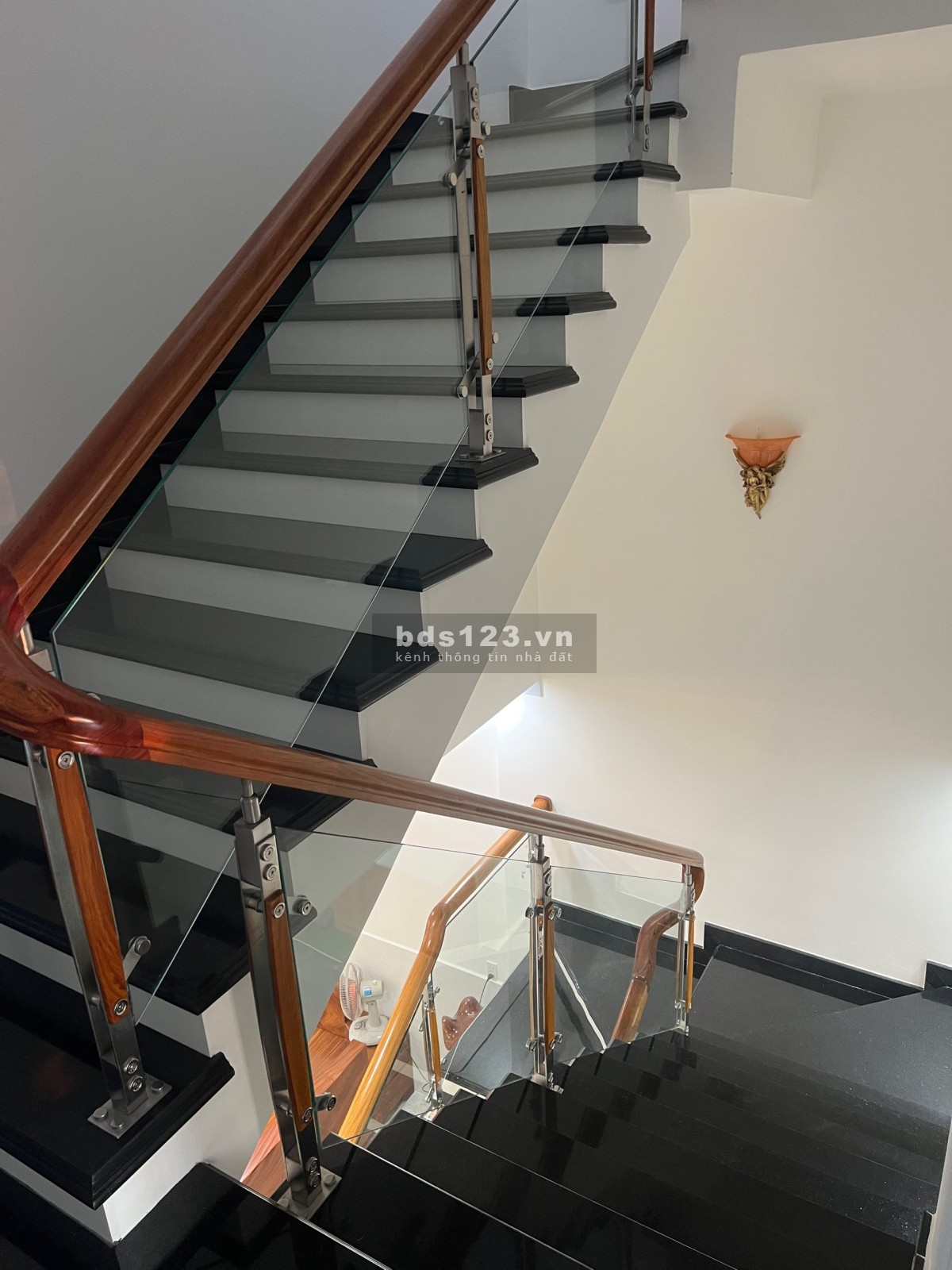 Em cần bán 10m 2 căn nhà mặt tiền đường Dk5a , Mỹ Phước 3, Bến Cát , Bình Dương