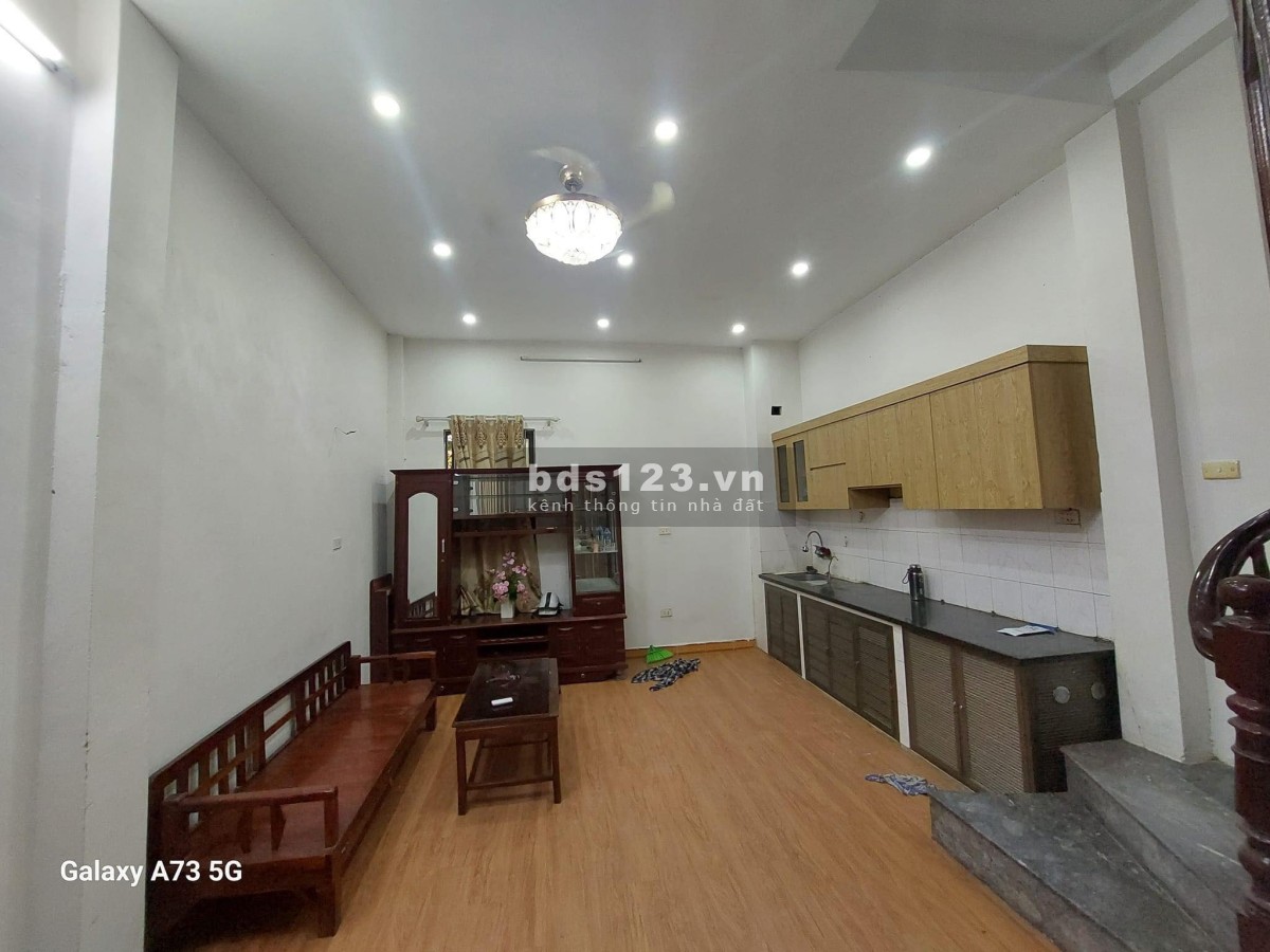 Bán nhà Hoàng Mai 30m2 4Tầng, mặt tiền 4.3m ngõ ô tô vào - giá 2,x tỷ có thương lượng,