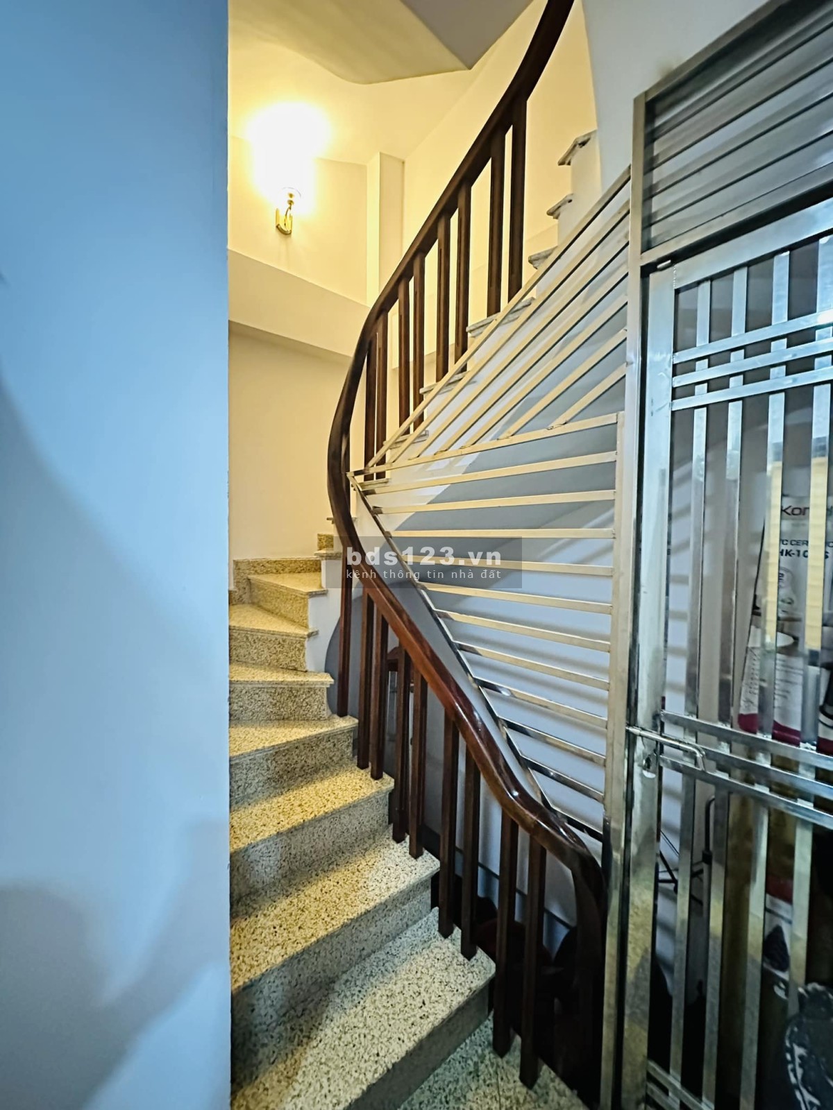 Bán nhà phố Nguyên Hồng, Huỳnh Thúc Kháng. Dt 61m, 7tầng mới đẹp, Mt 6m, 26 tỷ. KDoanh, Ô tô tránh