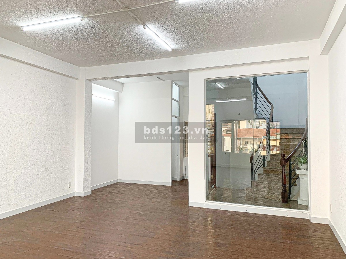 Tầng cho thuê 60M2 quận 1 Điện Biên Phủ