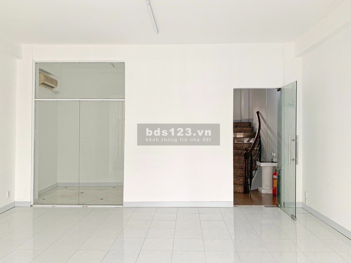 Tầng cho thuê 60M2 quận 1 Điện Biên Phủ