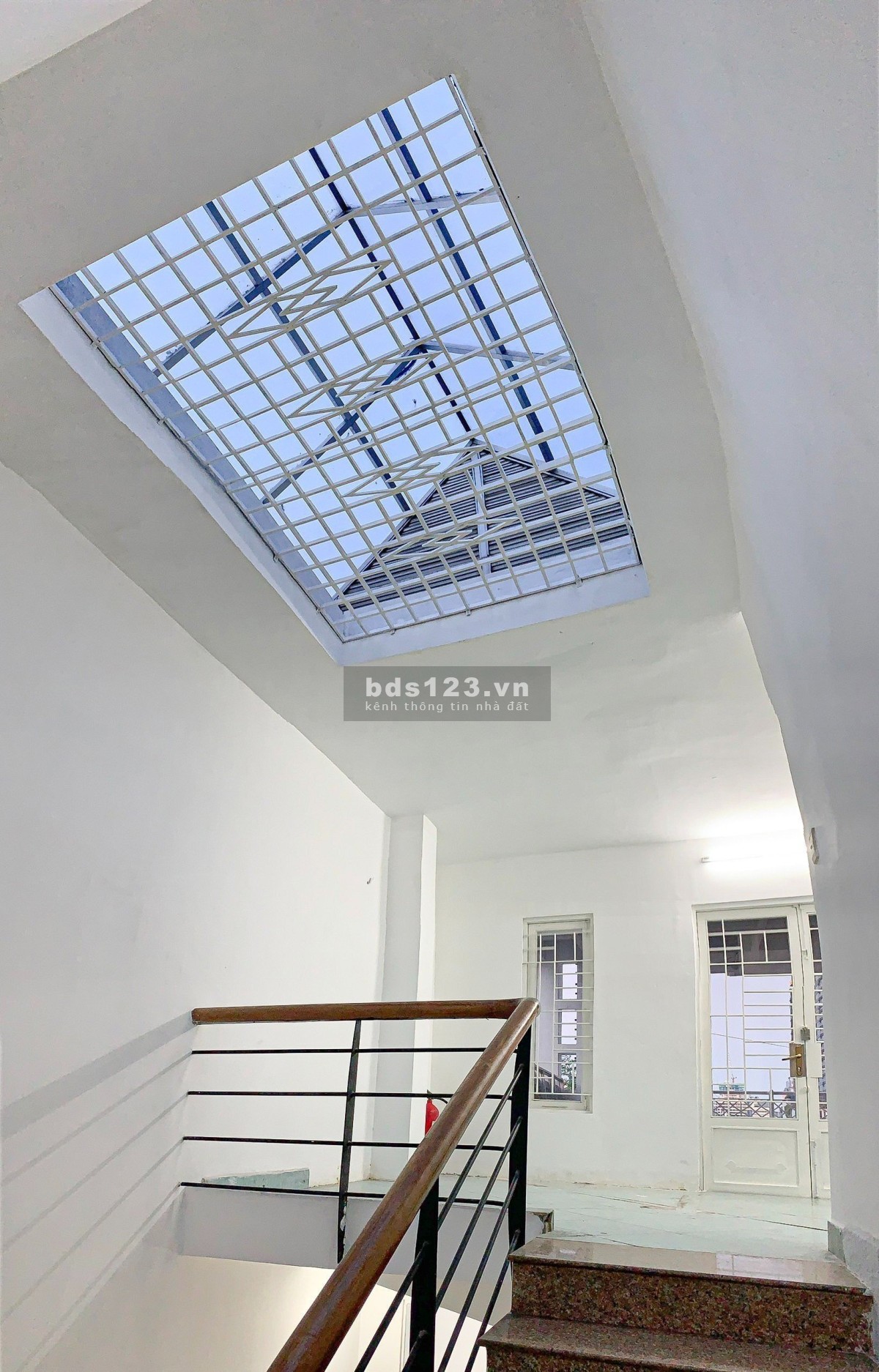 Tầng cho thuê 60M2 quận 1 Điện Biên Phủ