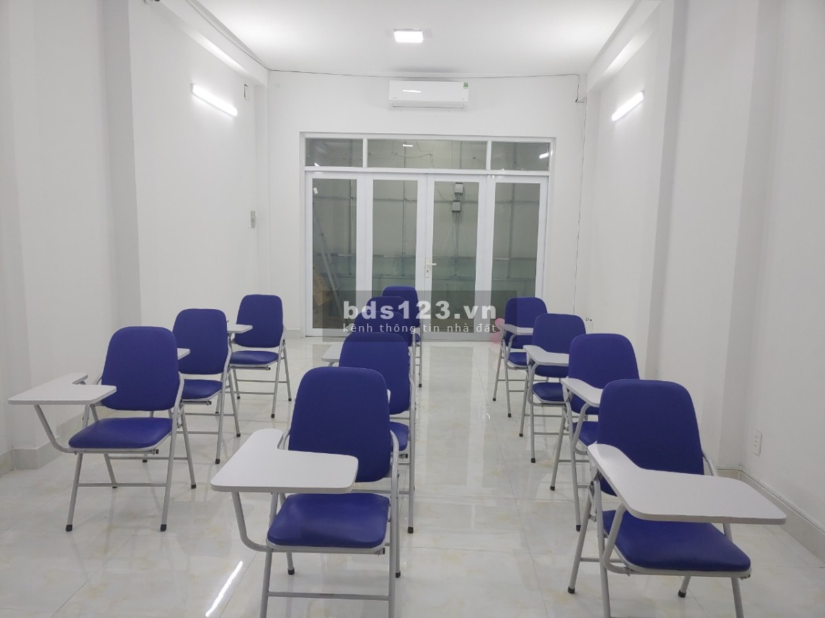 Văn phòng cho thuê giá rẻ thuận lợi đường mặt tiền Quận 11