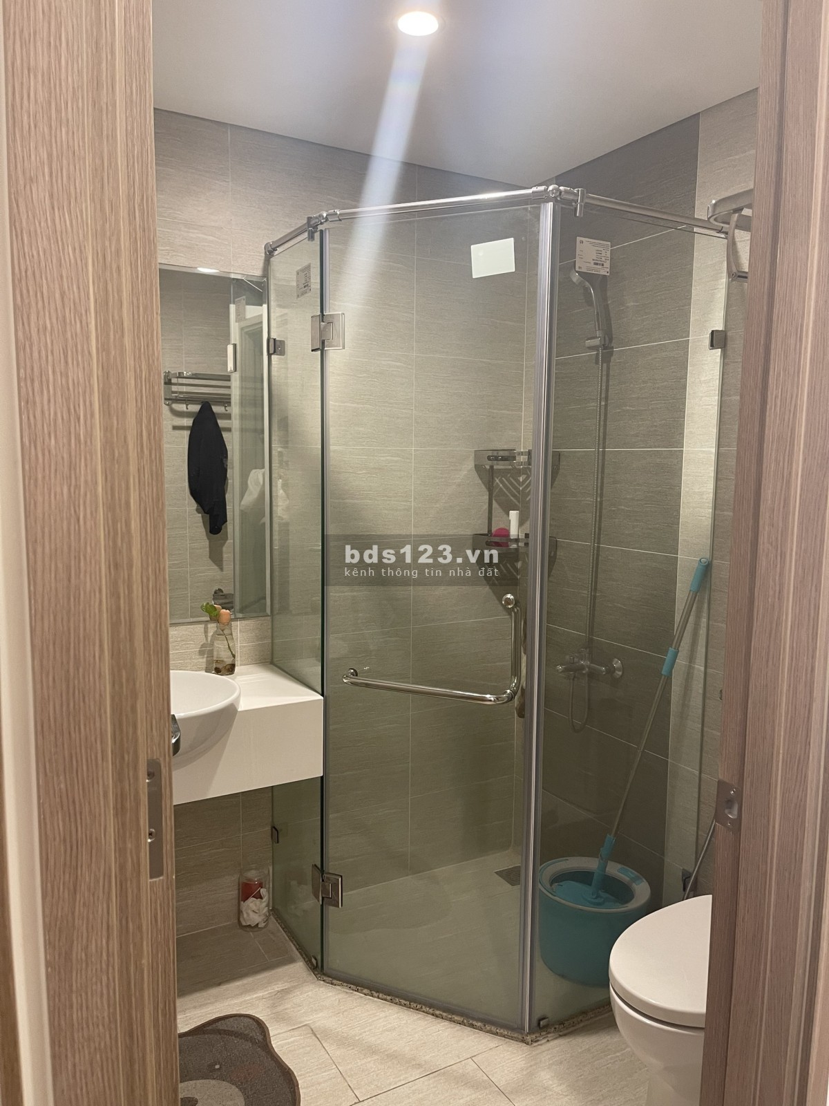 Cắt lỗ 300tr, bán căn 2PN 2WC full đồ 54m tòa SA2 Vinhomes Smart City giá 2 tỷ 550