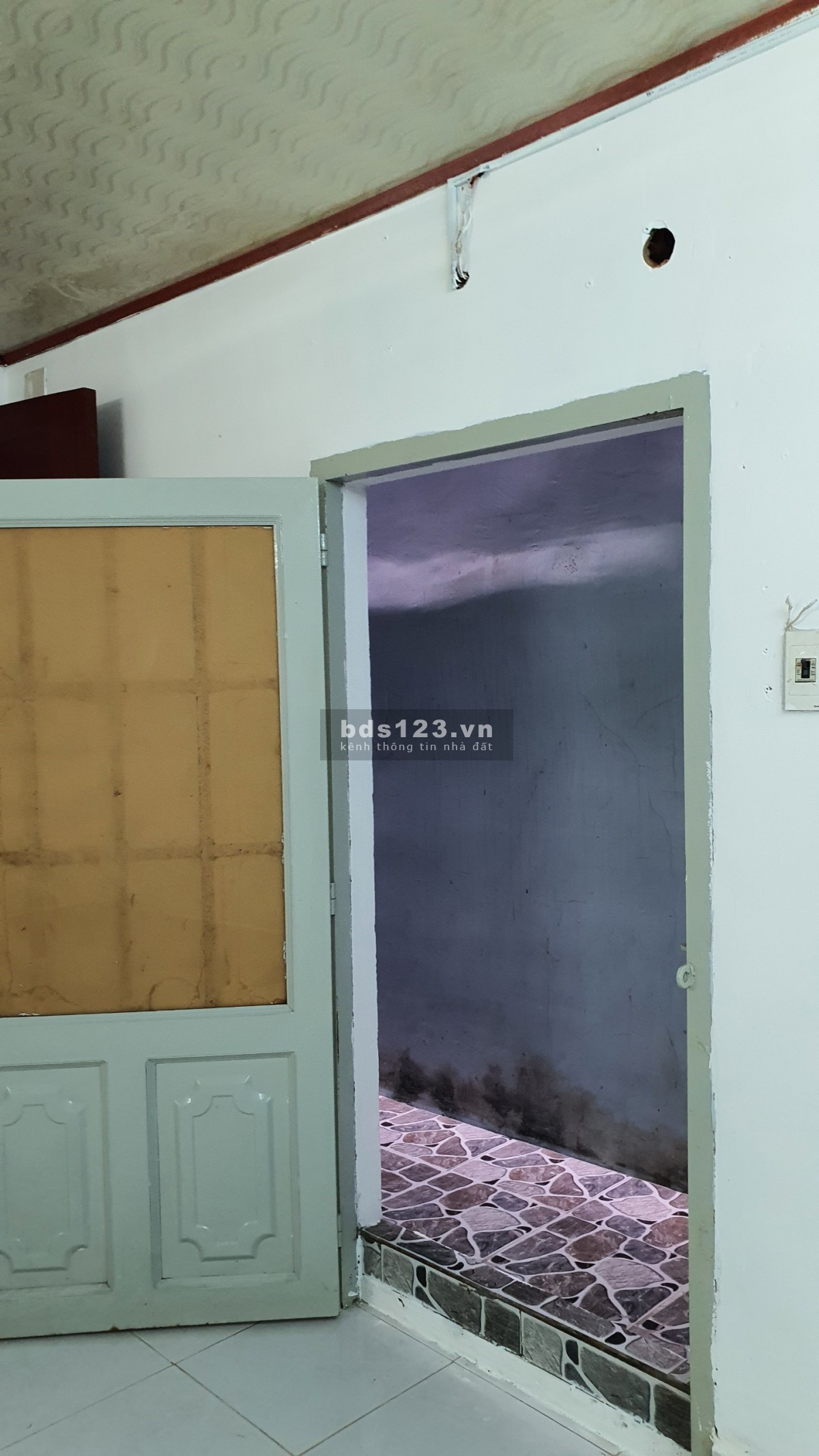 Cho thuê nhà mặt tiền trong sân ngang 4m×dài 12m.Có gác lửng 10m2 Dtsd 58m2.Hẻm xe tải rộng 8m