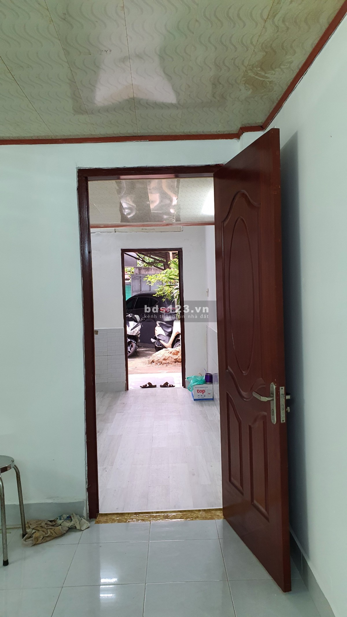 Cho thuê nhà mặt tiền trong sân ngang 4m×dài 12m.Có gác lửng 10m2 Dtsd 58m2.Hẻm xe tải rộng 8m
