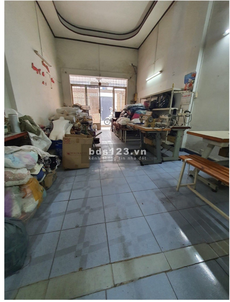 Chính chủ trang bìa chưa qua đầu tư, bán nhà sát mặt tiền Lũy Bán Bích, giá chỉ 6ty