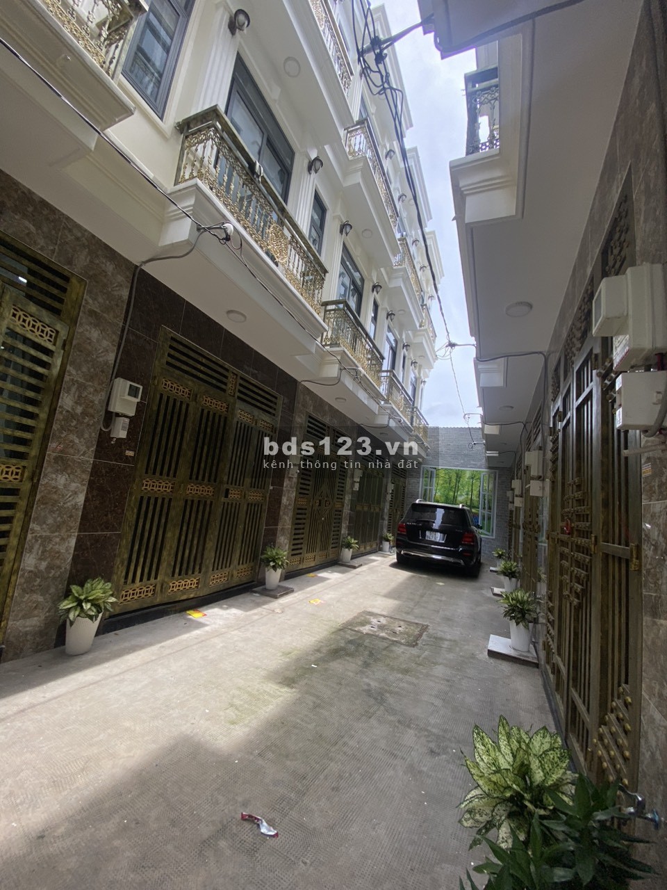 Nhà mới hẻm xe hơi 4 phòng ngủ chỉ 3 tỷ quay đầu