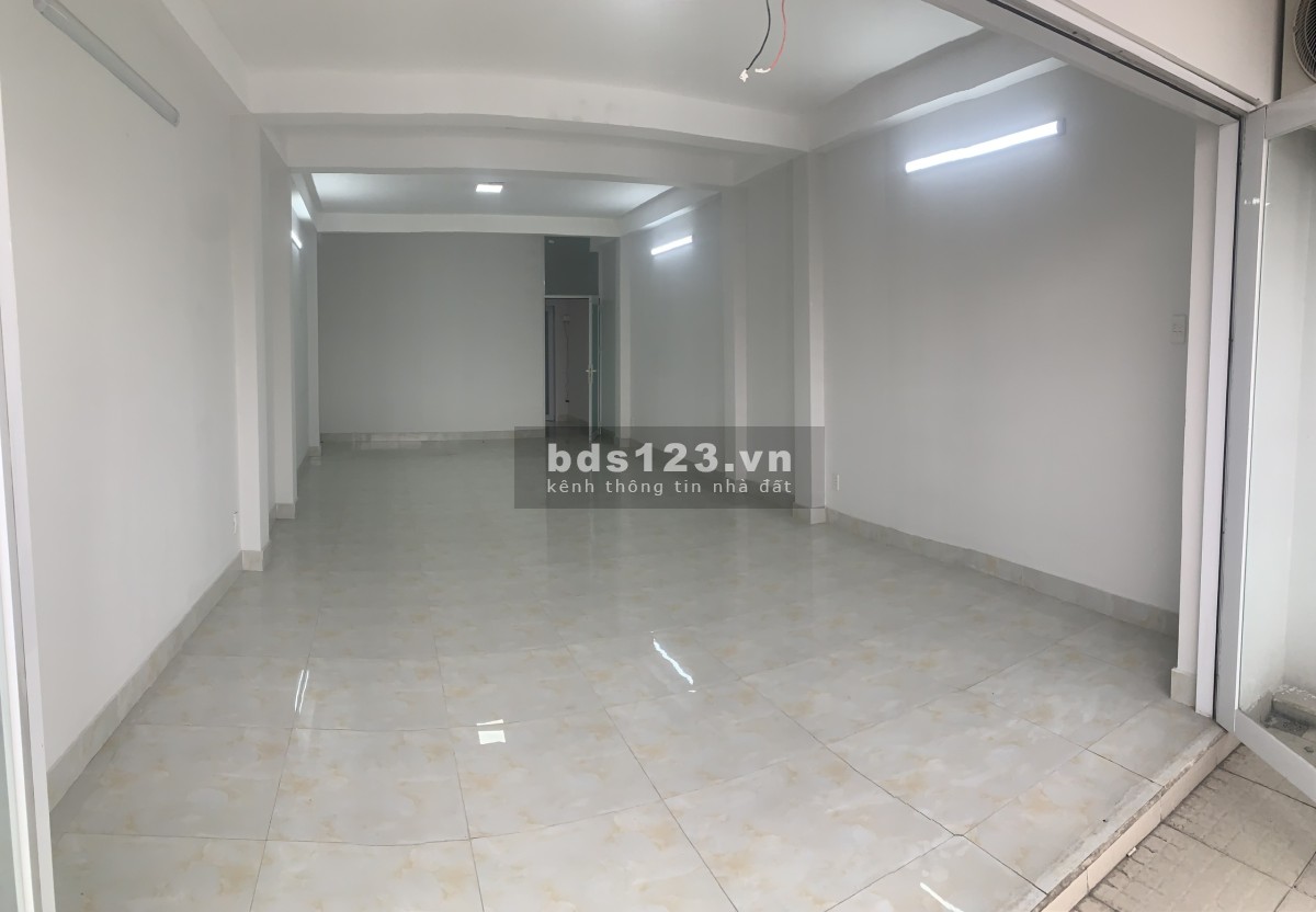 Văn phòng làm việc mới xây, cho thuê nguyên tầng gồm 2 phòng rộng rãi