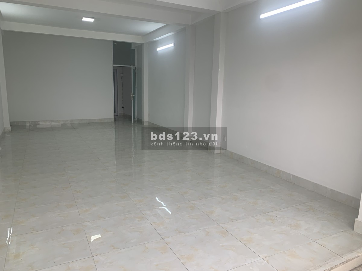 Văn phòng làm việc mới xây, cho thuê nguyên tầng gồm 2 phòng rộng rãi