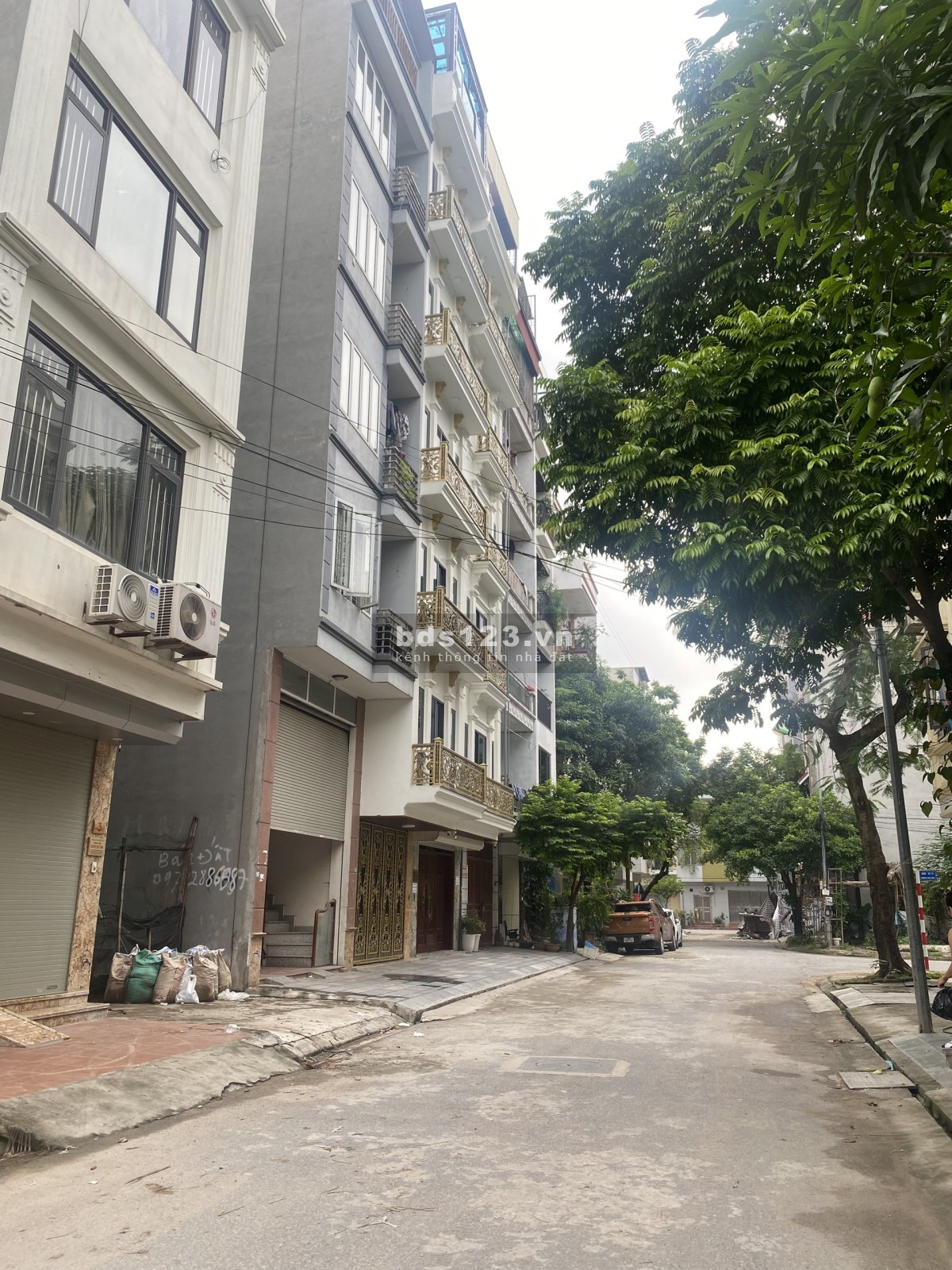 Bán đất, tặng nhà 1,5 tầng, 60m2 phố Phú Diễn, phân lô, 2 mặt tiền, vỉa hè, oto tránh 8 tỷ