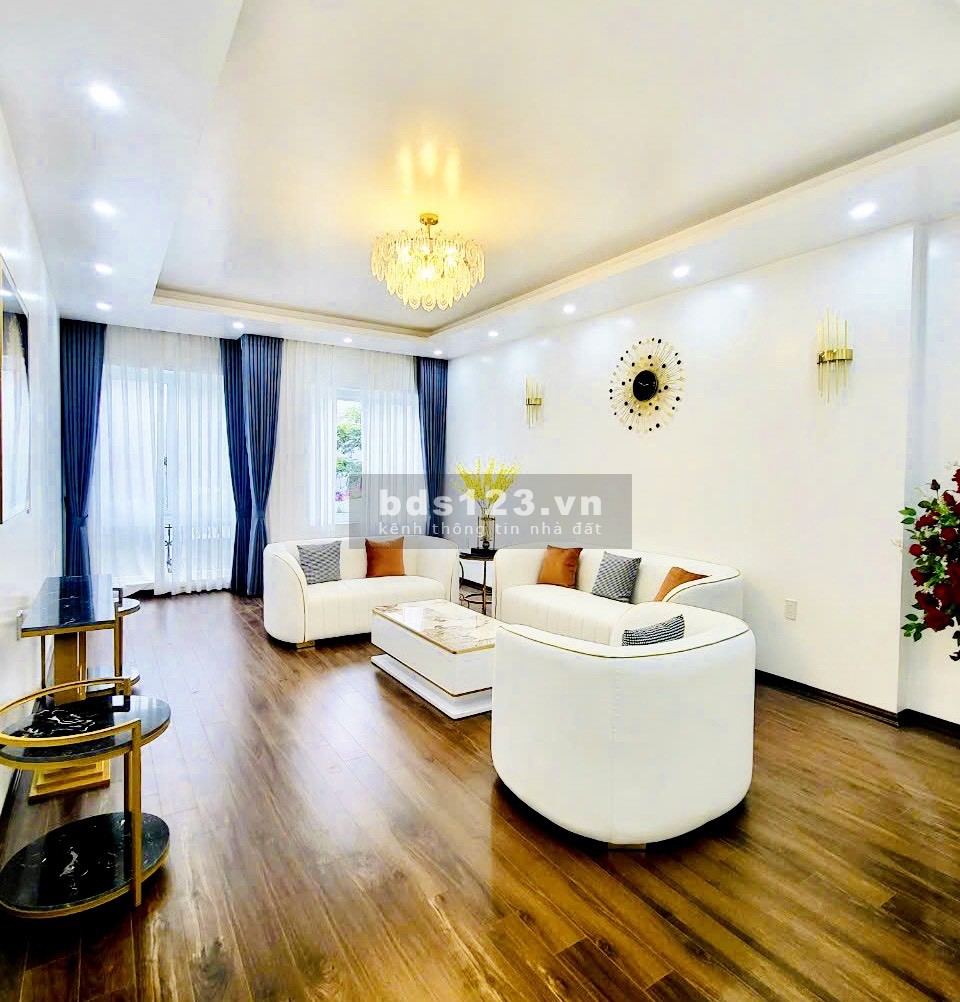 Nhà mặt phố Hoàng Ngọc Phách, Lê Chân, Hải Phòng đẹp không tì vết.