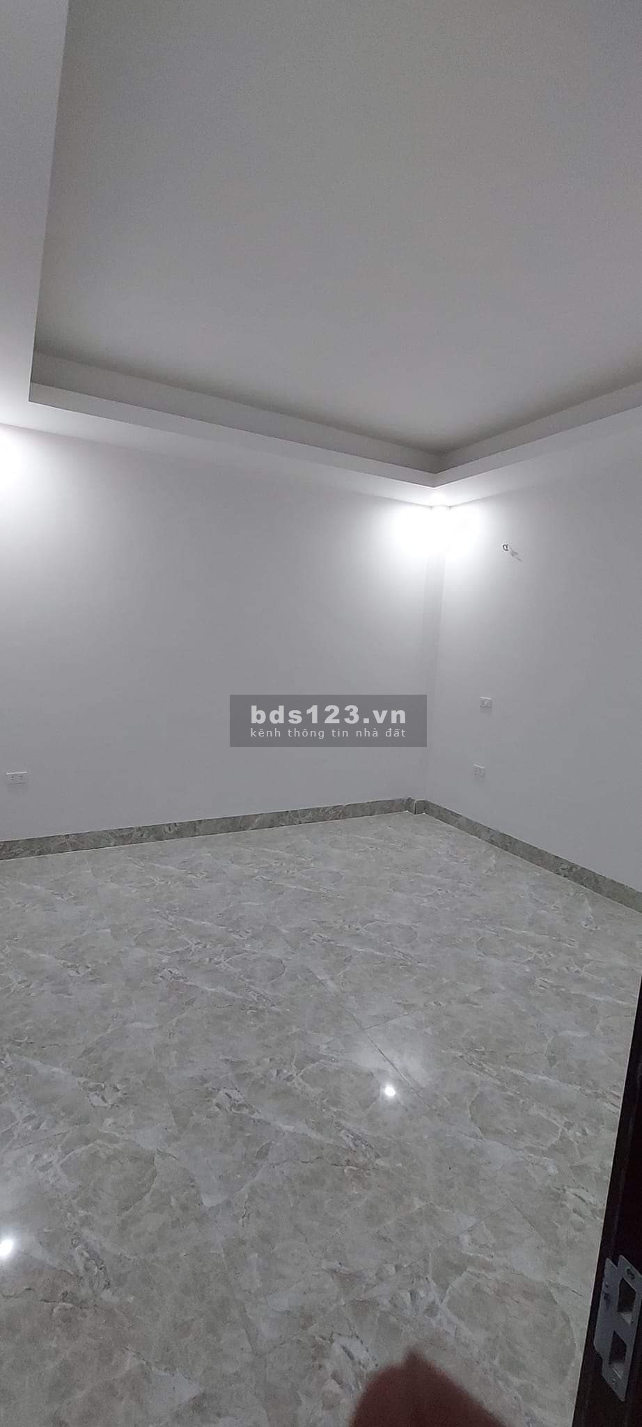 Bán nhà 3 tầng dt 60m2 Vân Trì Đông Anh