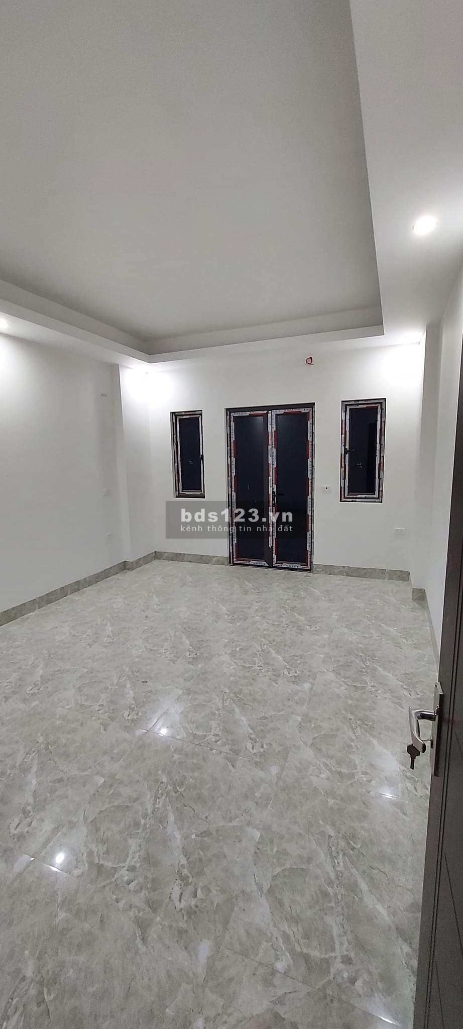 Bán nhà 3 tầng dt 60m2 Vân Trì Đông Anh
