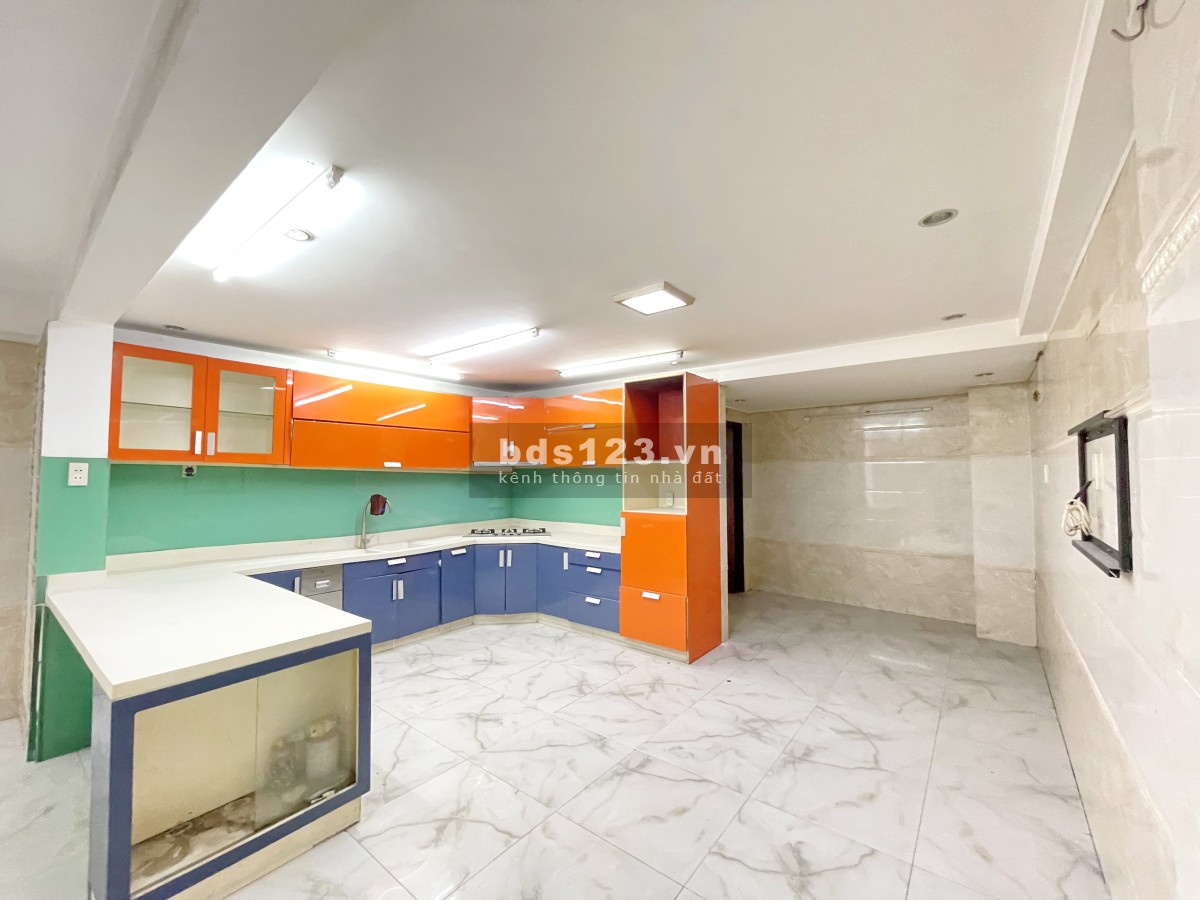 Chính chủ bán nhà 1 lầu vị trí kinh doanh mặt tiền 213 Lâm Văn Bền, Quận 7