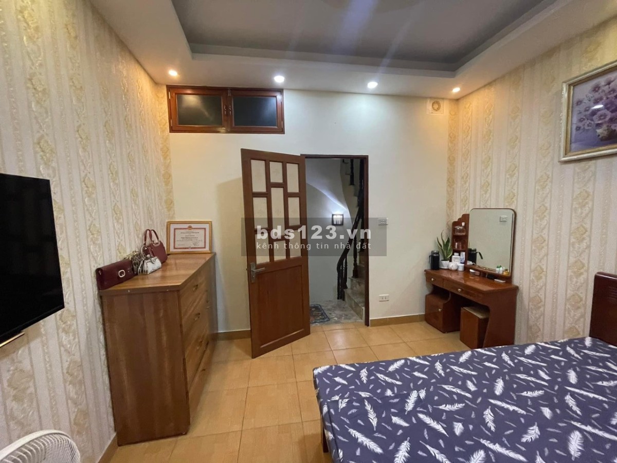 Nhà đẹp ở ngay tại Đường Lĩnh Nam, P.Lĩnh Nam, Quận Hoàng Mai, Diện tích 22m2 3 tầng, 1,8 tỷ