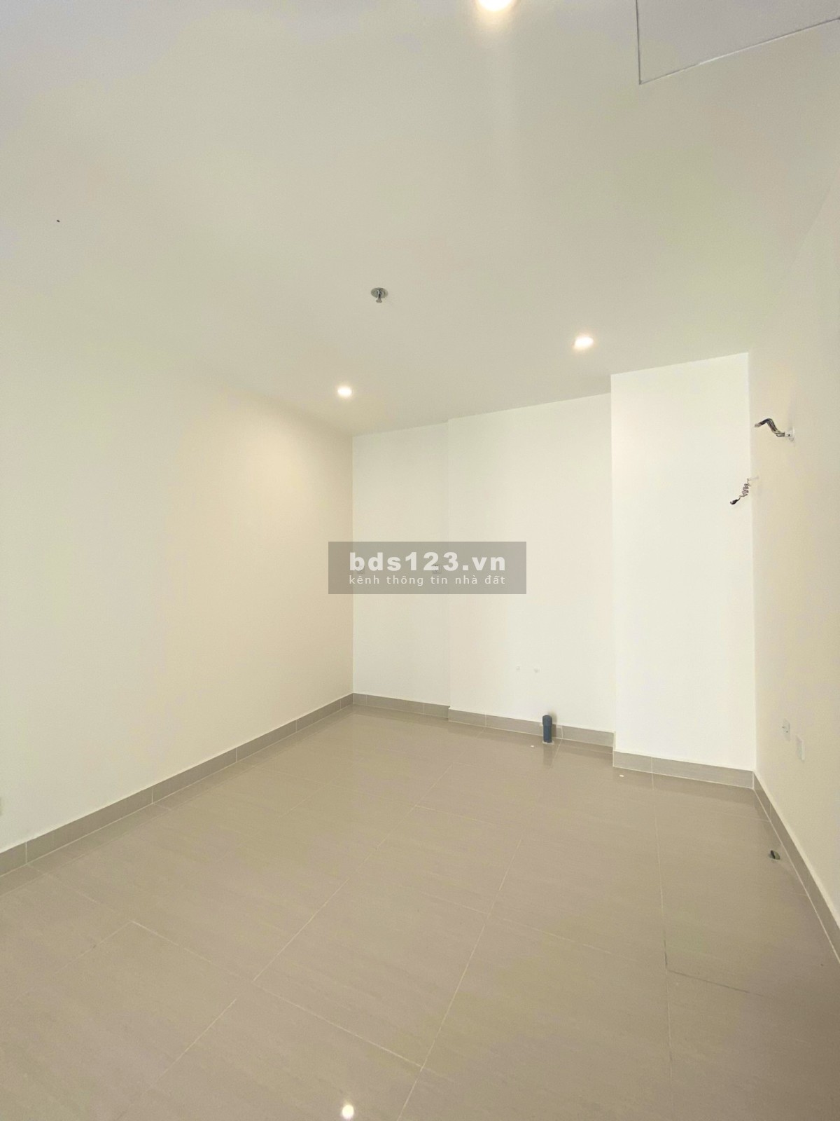 Rẻ vô địch bán căn hộ 3PN Vinhomes Quận 9 giá chỉ 2.6xx đã bao hết tất cả thuế phí và sổ. Xem ngay!