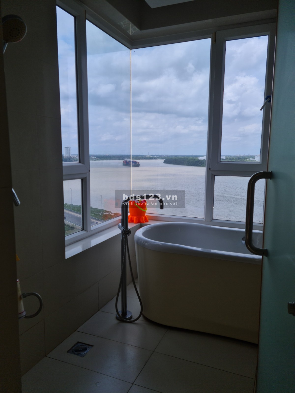 Rẻ quá ạ! Cần cho thuê gấp Căn hộ 3 PN, Đảo Kim Cương, 135m2 View sông chỉ 33TR/ tháng.