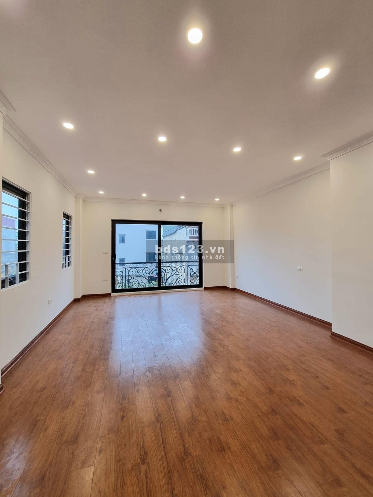 Bán nhà Minh Khai, thang máy, Oto, 40m2