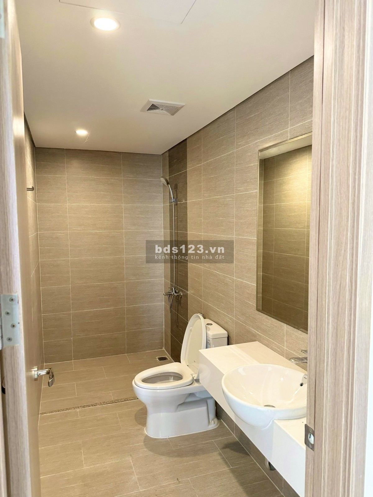 Rẻ vô địch bán căn hộ 3PN Vinhomes Quận 9 giá chỉ 2.6xx đã bao hết tất cả thuế phí và sổ. Xem ngay!