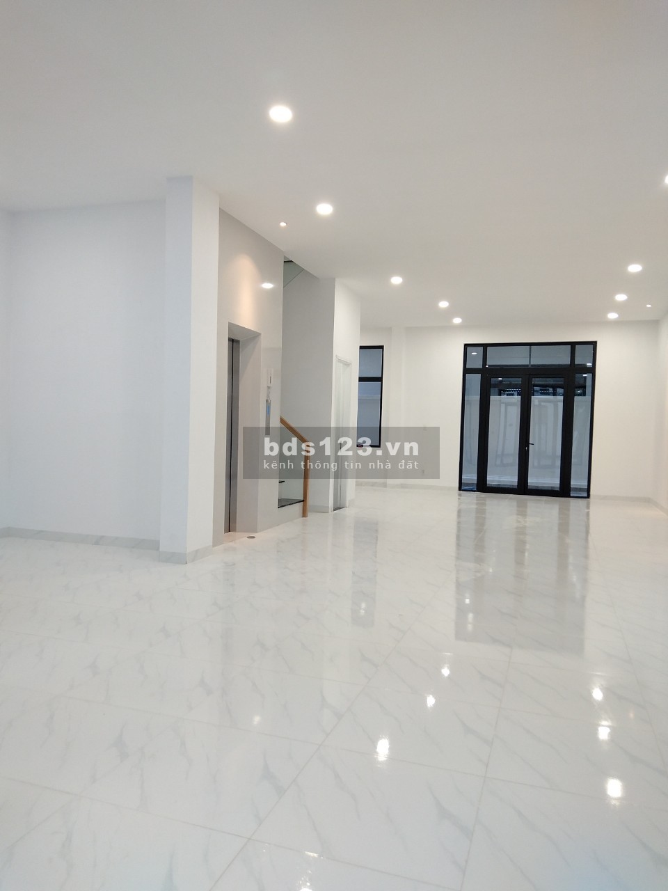 Cho thuê nhà phố 126m2 hoàn thiện tại Vinhomes Quận 9 giá chỉ 35 triệu