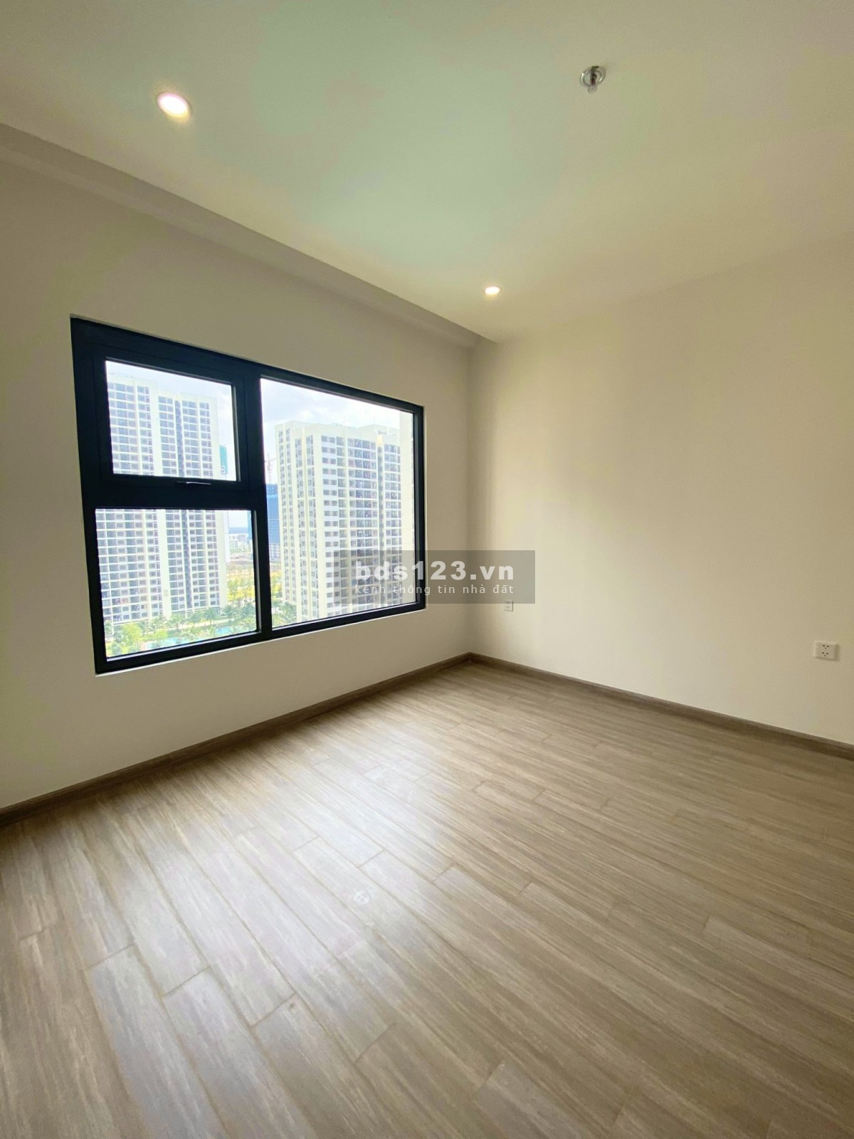 Rẻ vô địch bán căn hộ 3PN Vinhomes Quận 9 giá chỉ 2.6xx đã bao hết tất cả thuế phí và sổ. Xem ngay!
