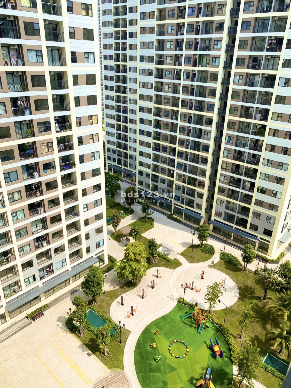 Rẻ vô địch bán căn hộ 3PN Vinhomes Quận 9 giá chỉ 2.6xx đã bao hết tất cả thuế phí và sổ. Xem ngay!